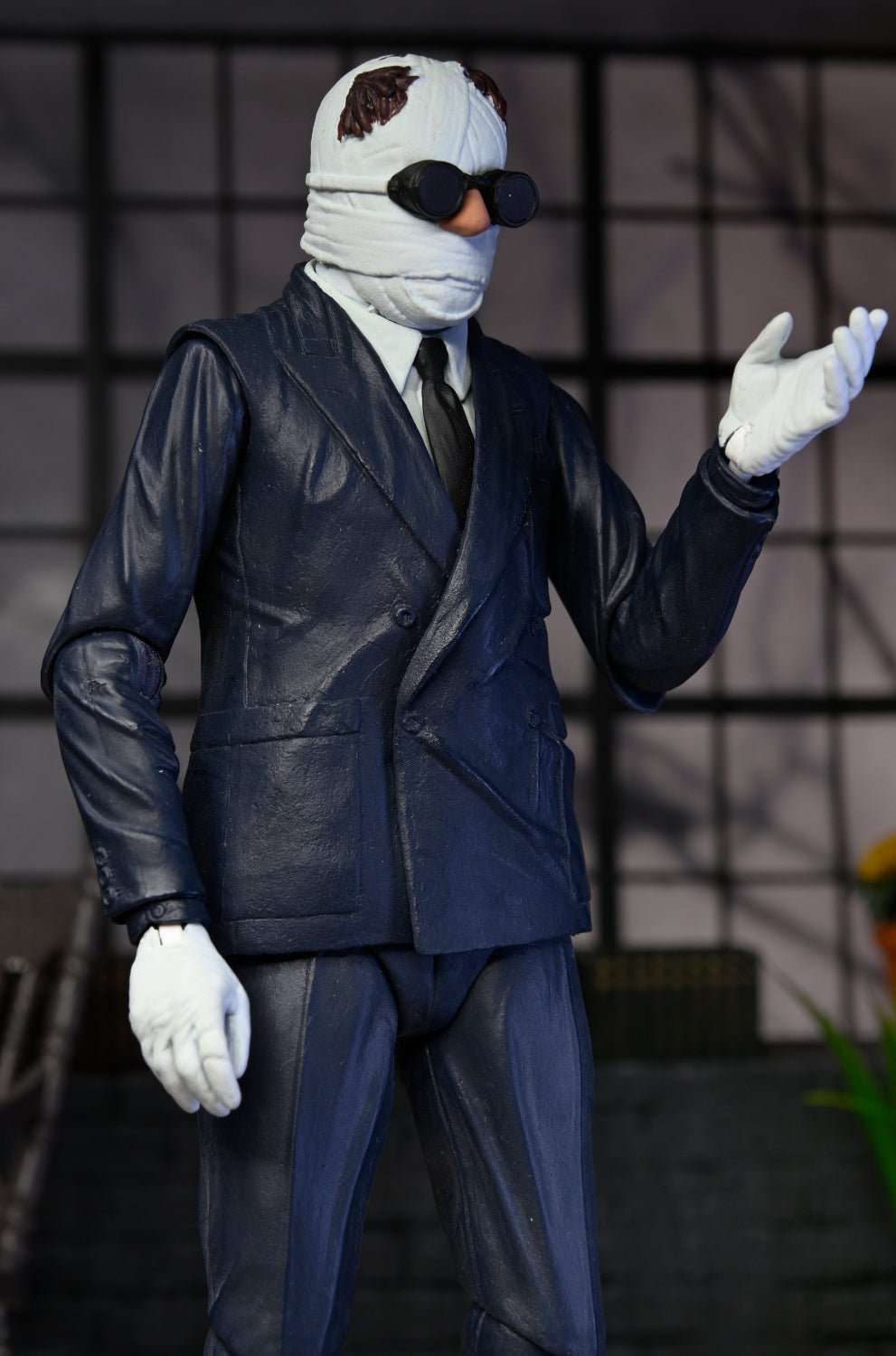 Universal Monsters – Glow-in-the-Dark Retro Invisible Man 7” Scale Action Figure (2024 Con Exclusive) - NECA