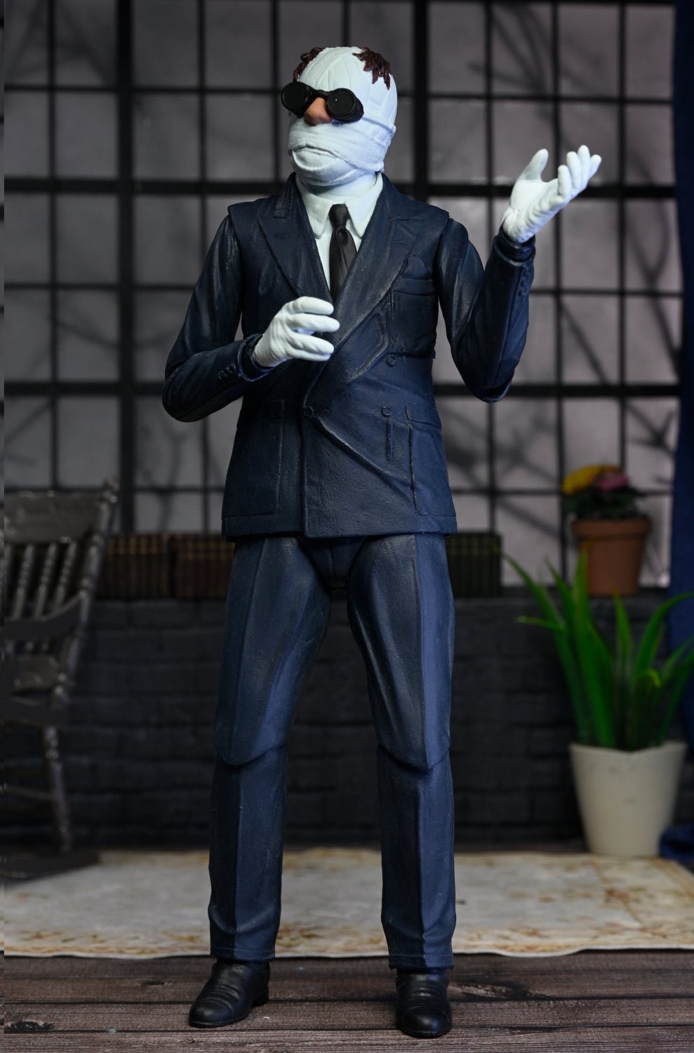 Universal Monsters – Glow-in-the-Dark Retro Invisible Man 7” Scale Action Figure (2024 Con Exclusive) - NECA