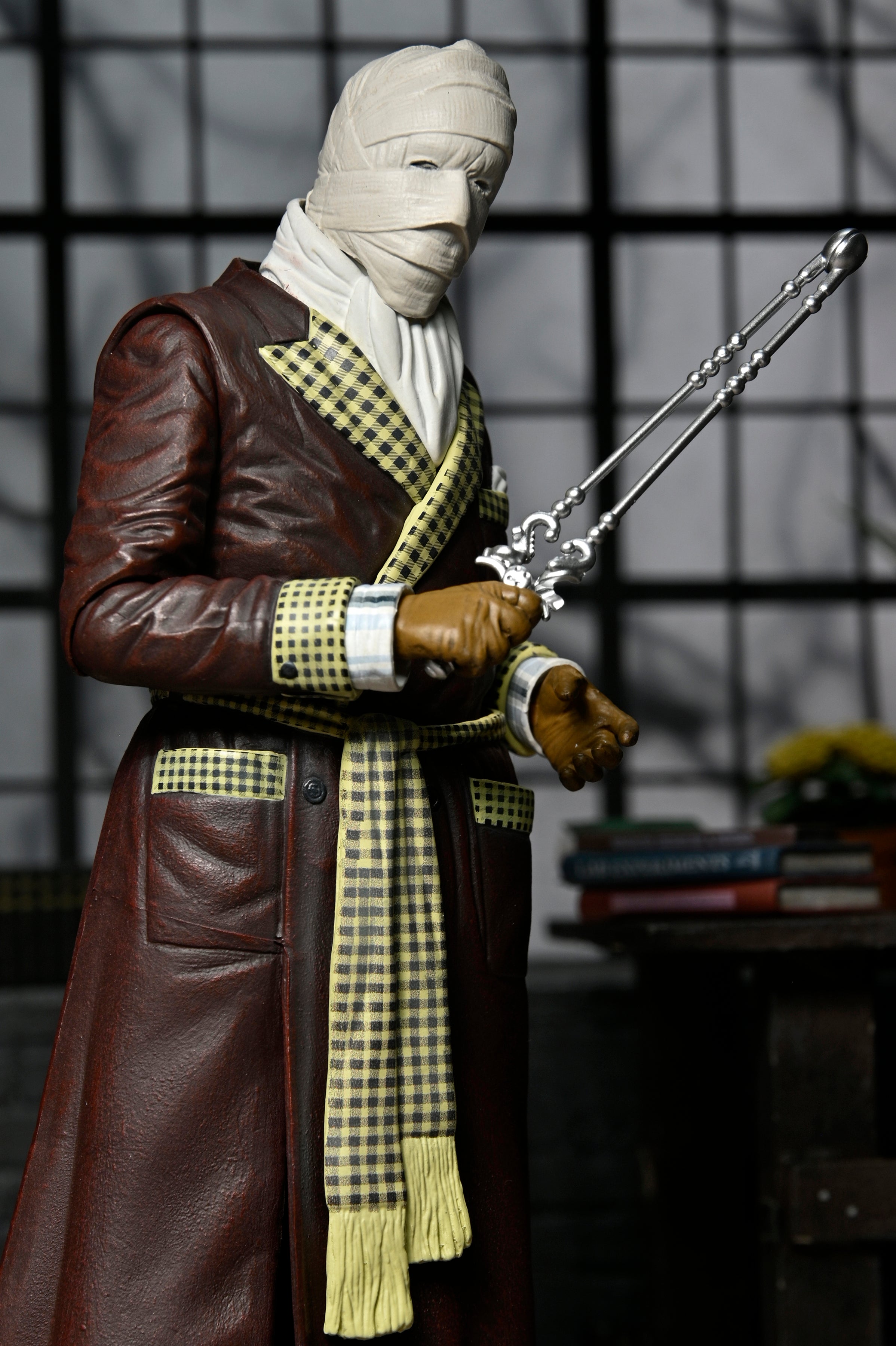 Universal Monsters - Ultimate Invisible Man “Kemp House” 7” Scale Action Figure - NECA