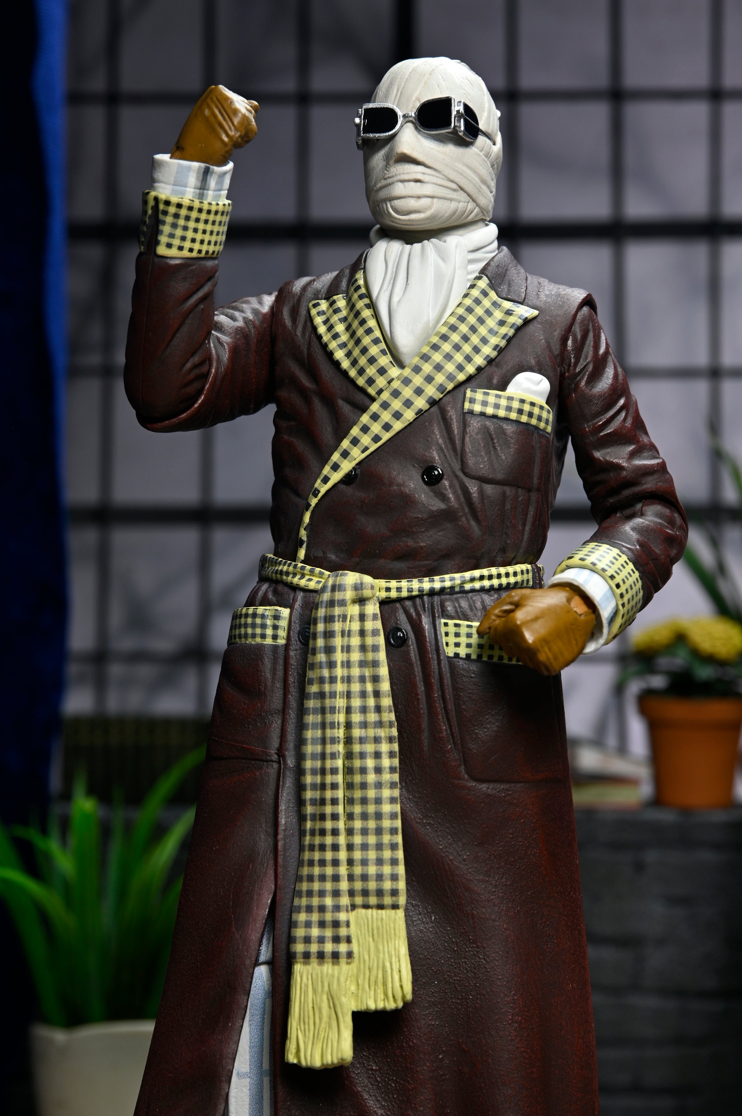 Universal Monsters - Ultimate Invisible Man “Kemp House” 7” Scale Action Figure