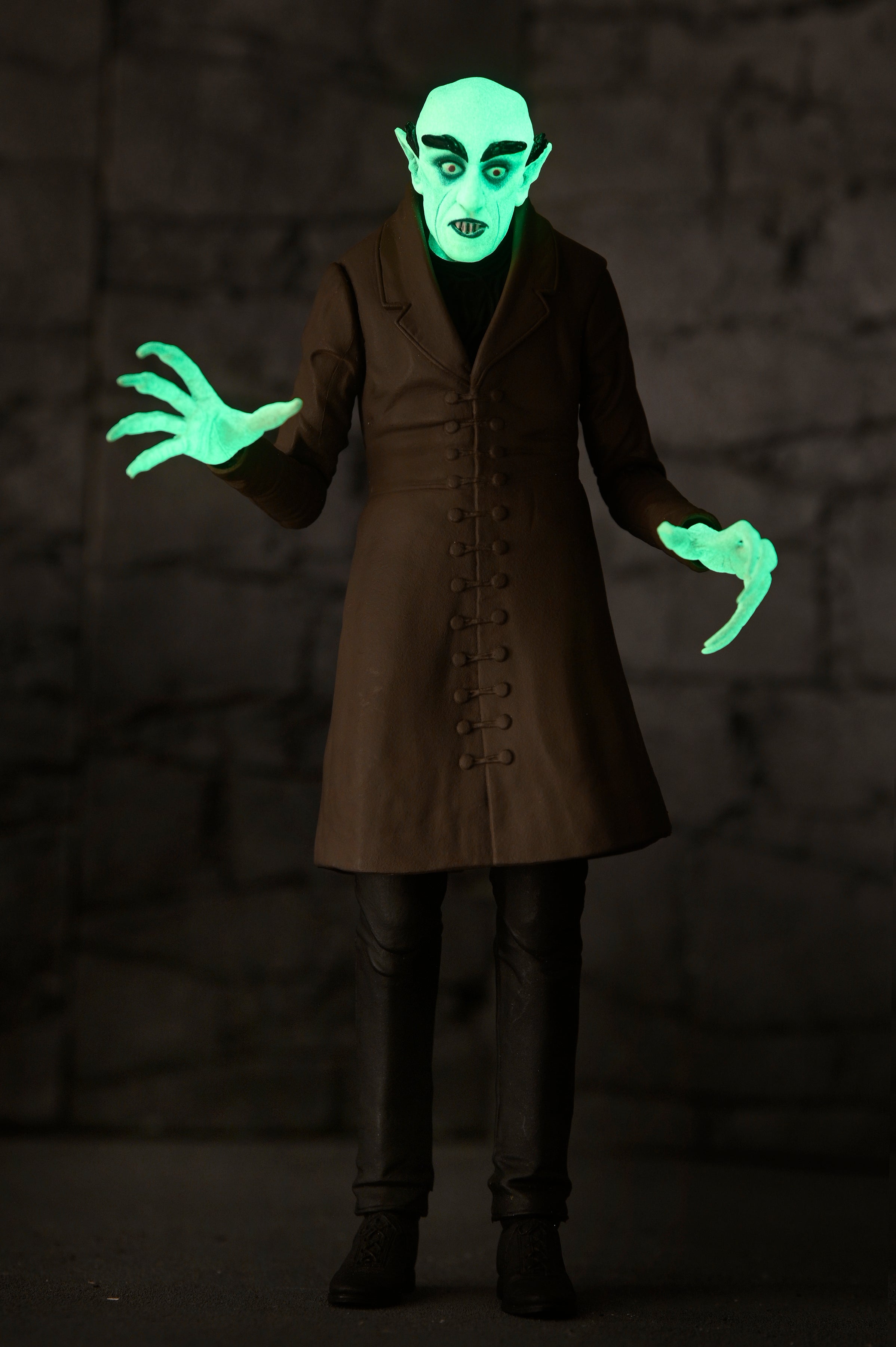 Nosferatu - Retro Glow-in-the-Dark Count Orlok 7” Scale Action Figure (2024 Con Exclusive) - NECA
