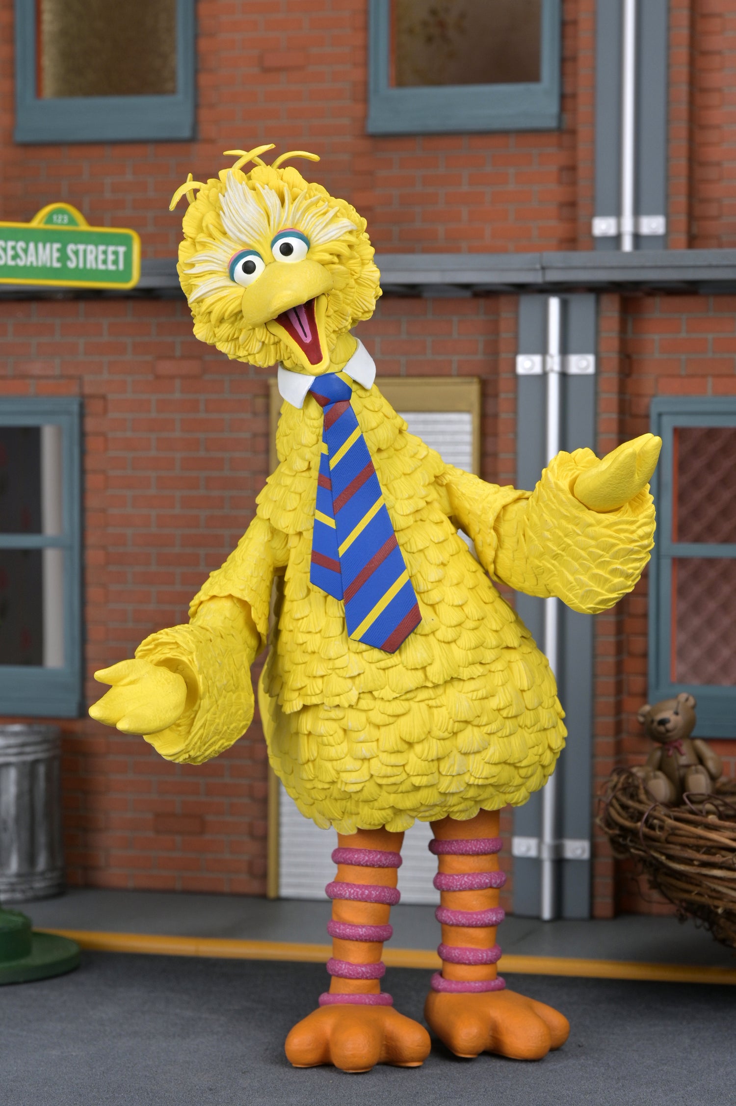 Sesame Street - Ultimate Big Bird 7” Scale Action Figure - NECA