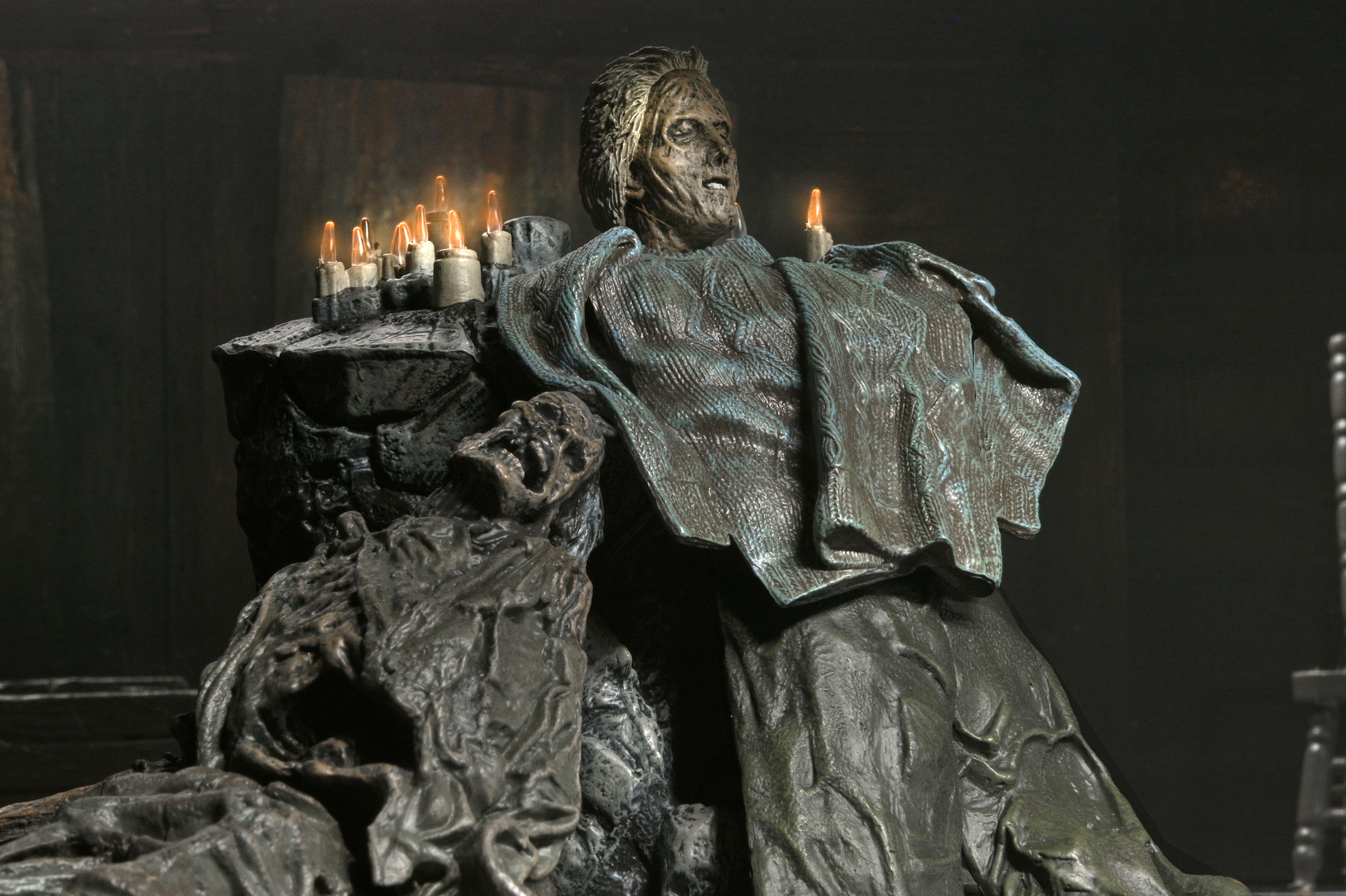 Friday the 13th: The Game - Pamela Shrine Diorama - NECA