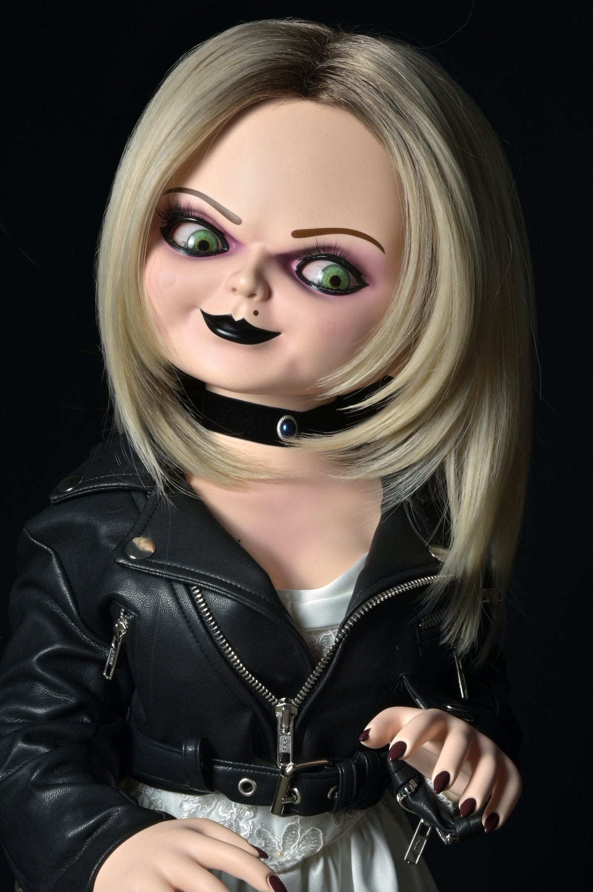 Chucky (TV Series) – Life-Size Tiffany 1:1 Replica Doll - NECA
