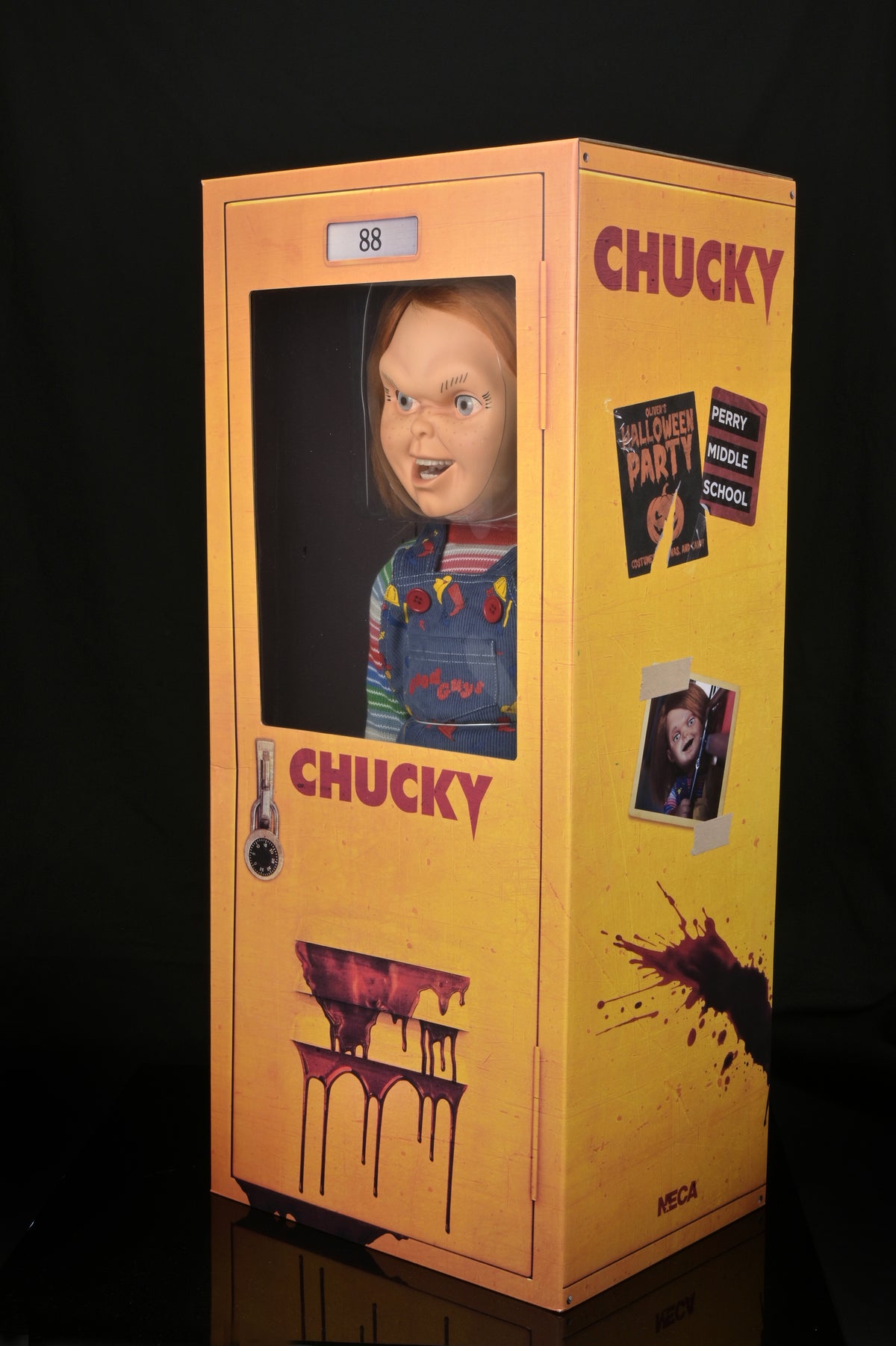 Chucky (TV Series) – Life-Size Chucky 1:1 Replica Doll - NECA