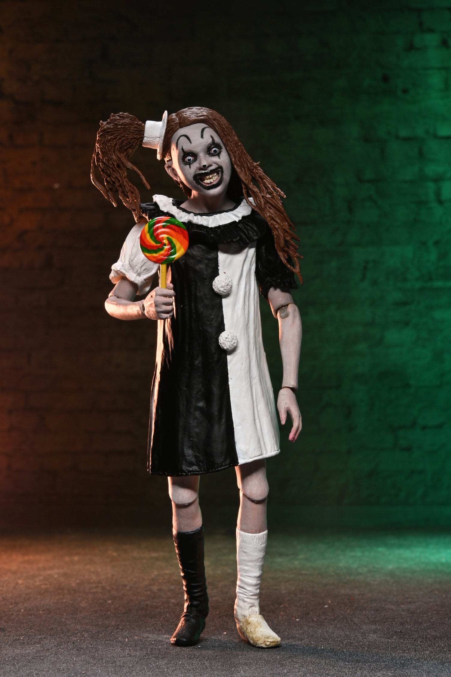 Terrifier 2 - Ultimate Art the Clown and The Little Pale Girl 7" Scale Action Figure 2-Pack on the NECA Store