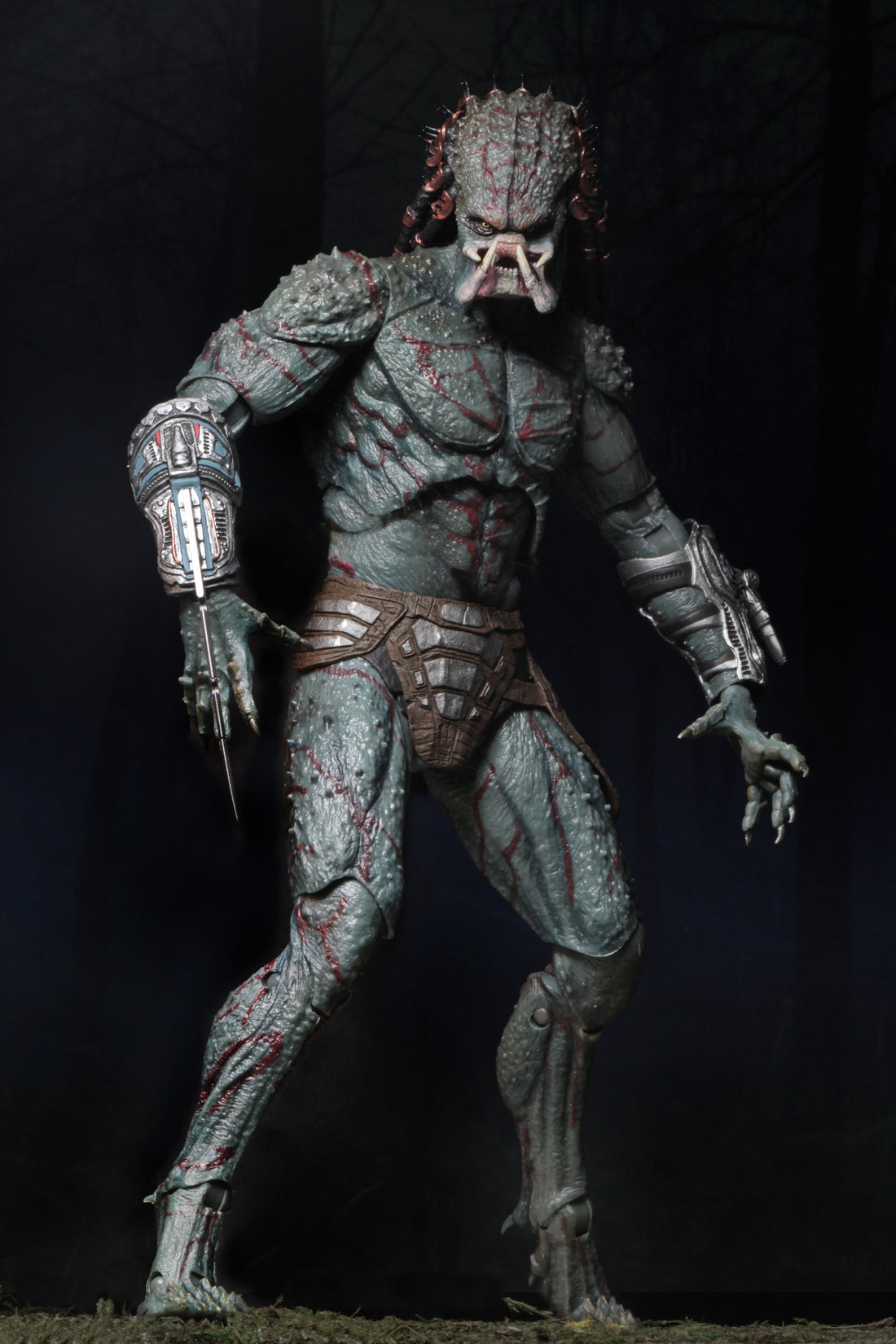 Predator (2018) - Deluxe Armored Assassin Predator 7&quot; Scale Action Figure (12&quot; Figure) - NECA