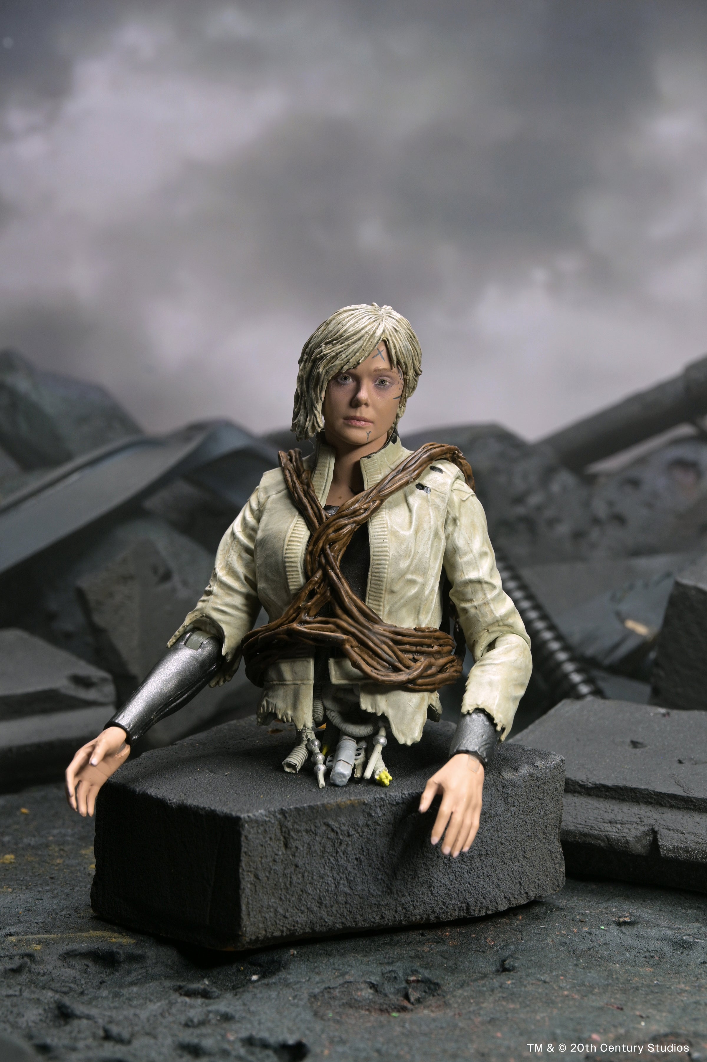 Predator: Badlands - Ultimate Thia &amp; Bud 7" Scale Action Figures on the NECA Store - Featuring Thia