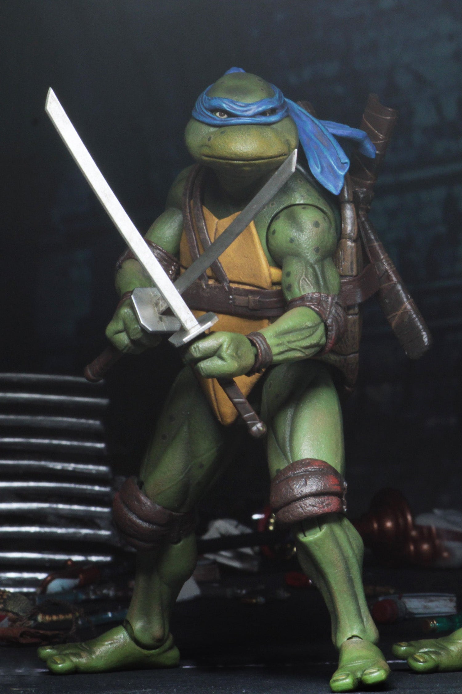 Teenage Mutant Ninja Turtles (1990 Movie) - Ultimate Leonardo 7” Scale Action Figure