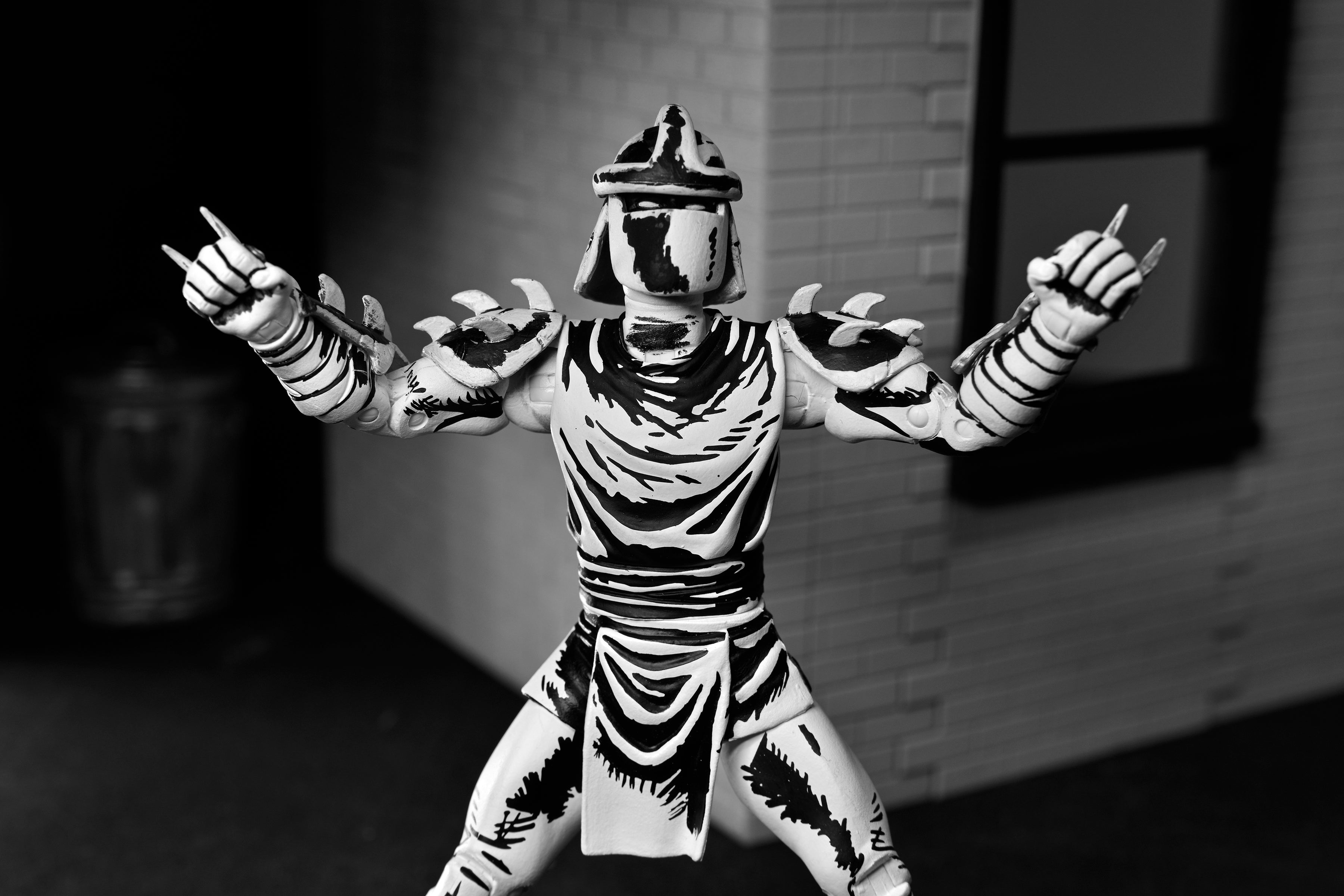 Teenage Mutant Ninja Turtles (Mirage Comics) - 7&quot; Scale Action Figure - B&amp;W Shredder