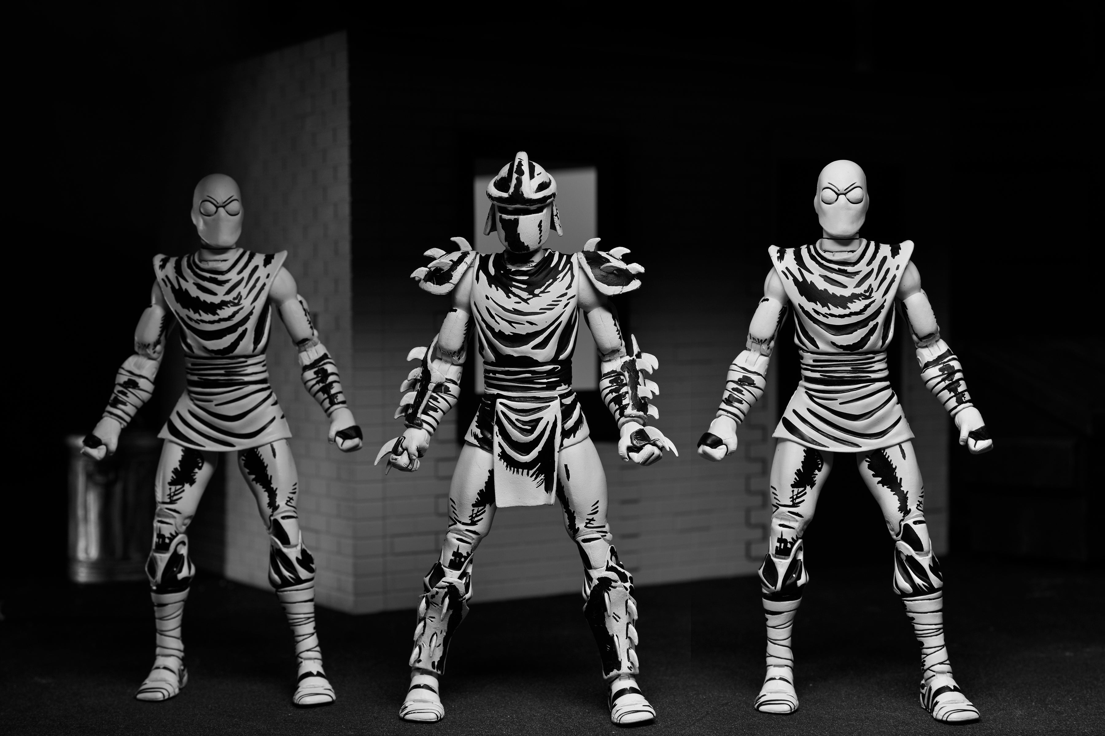 Teenage Mutant Ninja Turtles (Mirage Comics) - 7&quot; Scale Action Figure - B&amp;W Shredder