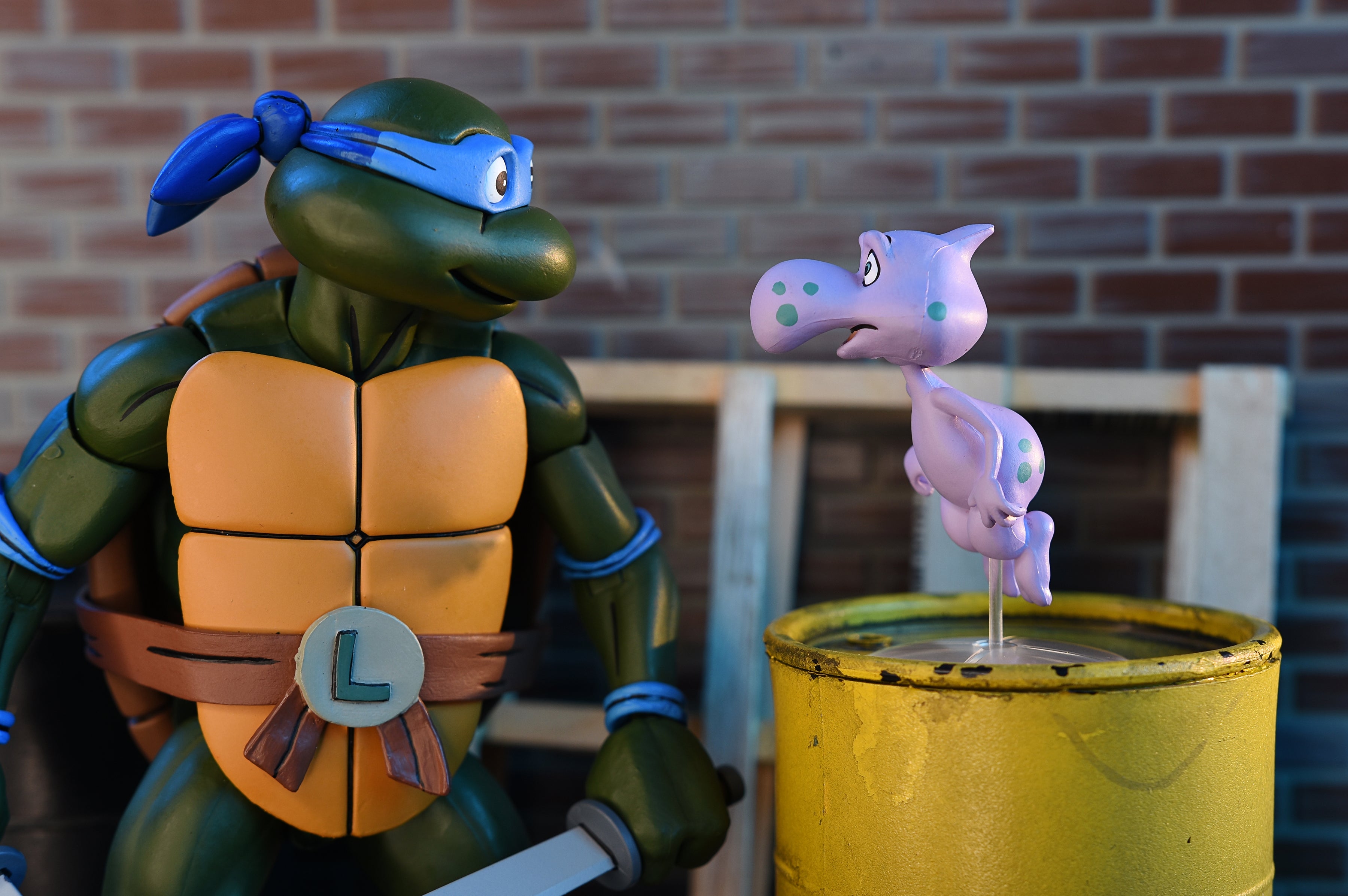 Teenage Mutant Ninja Turtles (Cartoon) - Ultimate Leonardo 7” Scale Action Figure (VHS)