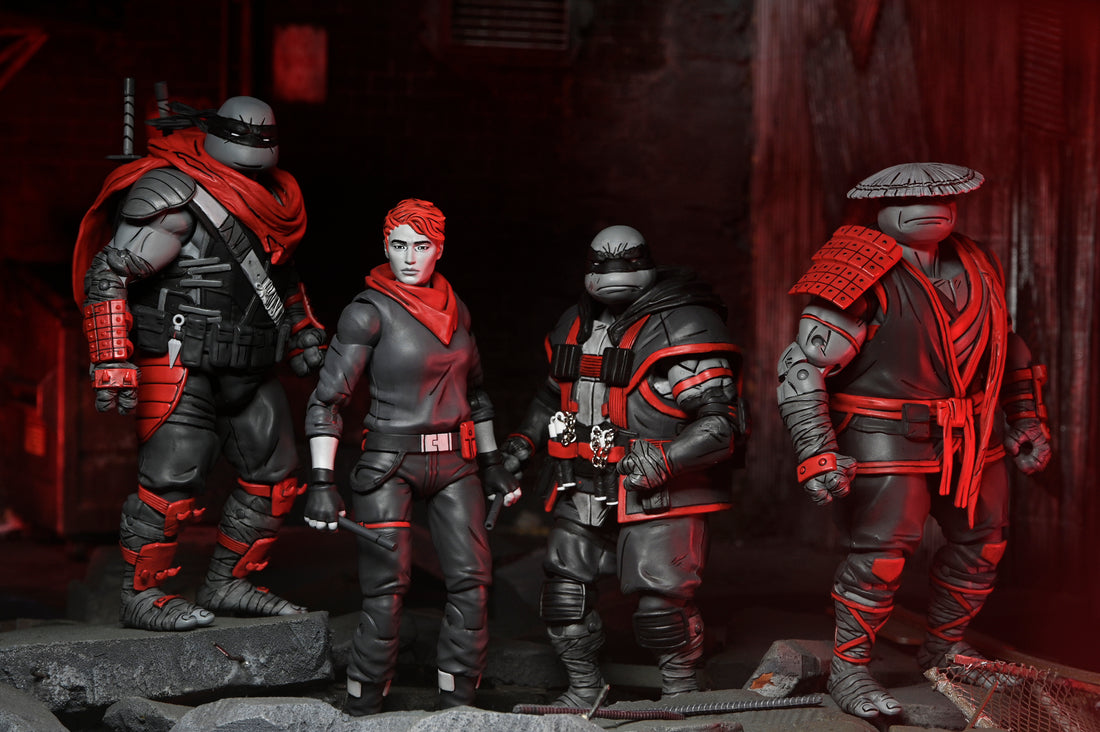 Teenage Mutant Ninja Turtles (The Last Ronin - The Lost Years) - Nightwatcher 7” Scale Action Figure Bundle (April O&