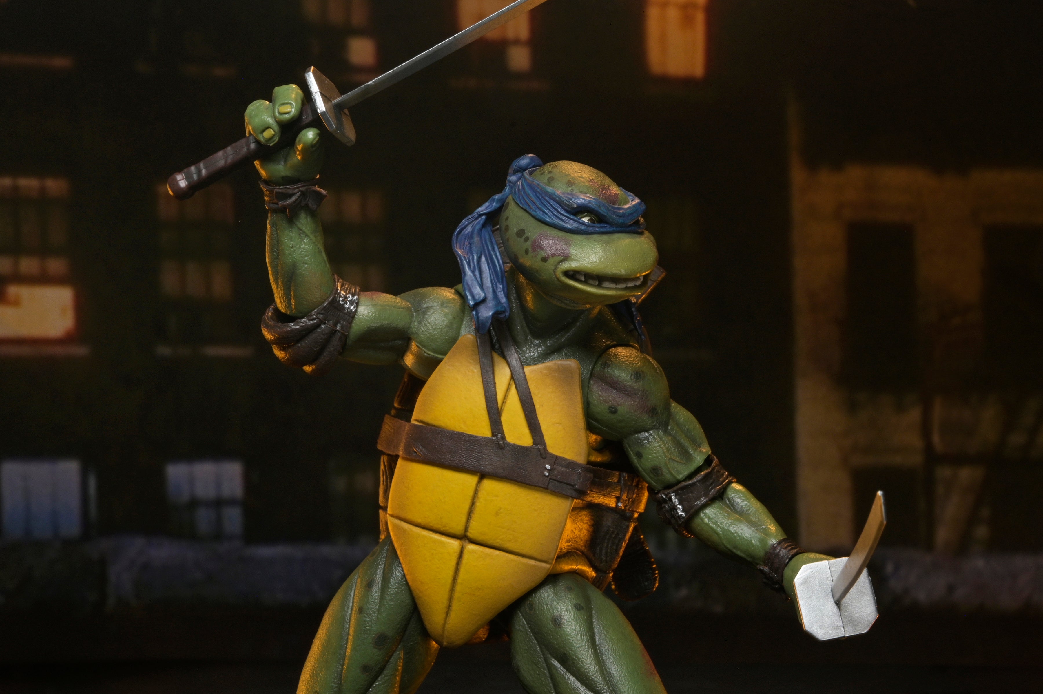 Teenage Mutant Ninja Turtles (1990 Movie) - Rooftop Battle Leonardo vs. Shredder 7" Scale Action Figure (2-Pack)