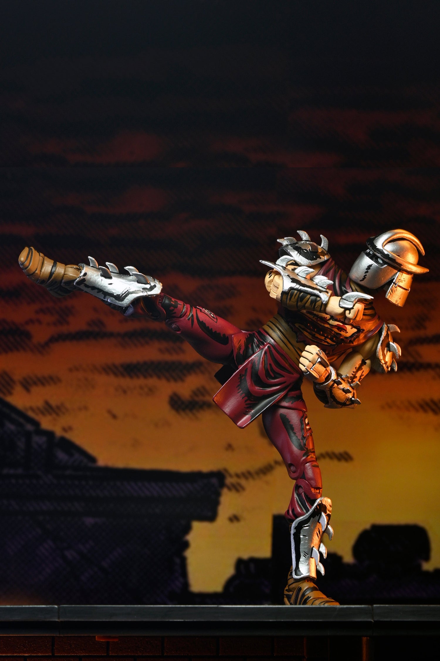 Teenage Mutant Ninja Turtles (Mirage Comics) - Battle-Damaged Shredder 7&quot; Scale Action Figure (Classic Colors) - NECA