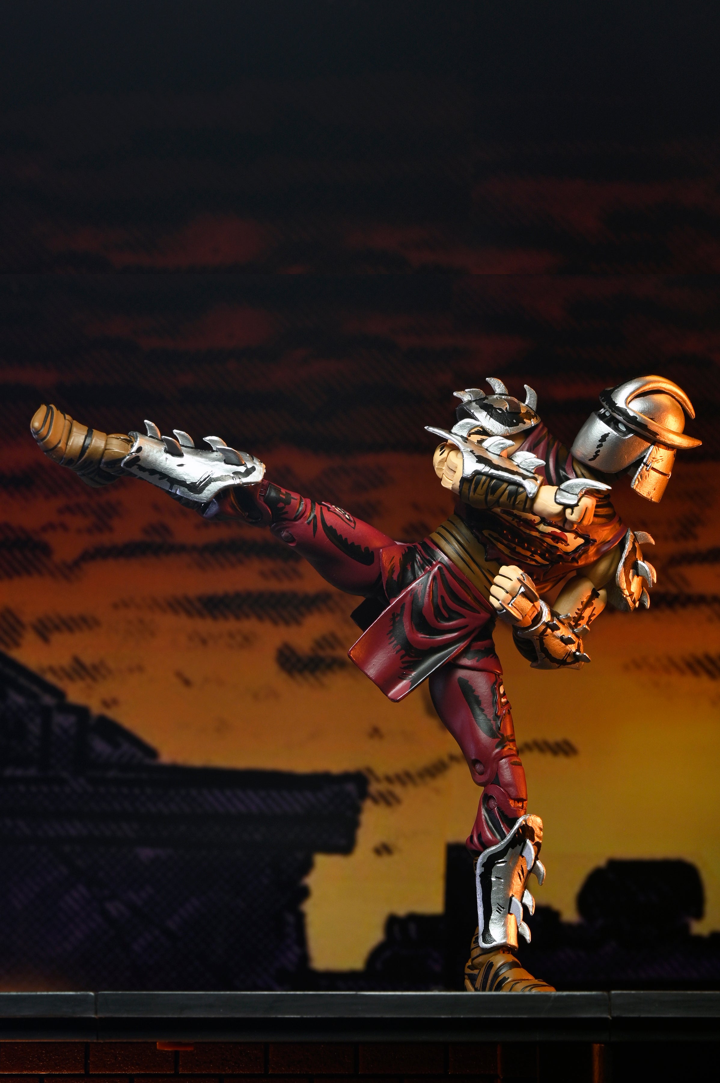 Teenage Mutant Ninja Turtles (Mirage Comics) - Battle-Damaged Shredder 7&quot; Scale Action Figure (Classic Colors) - NECA