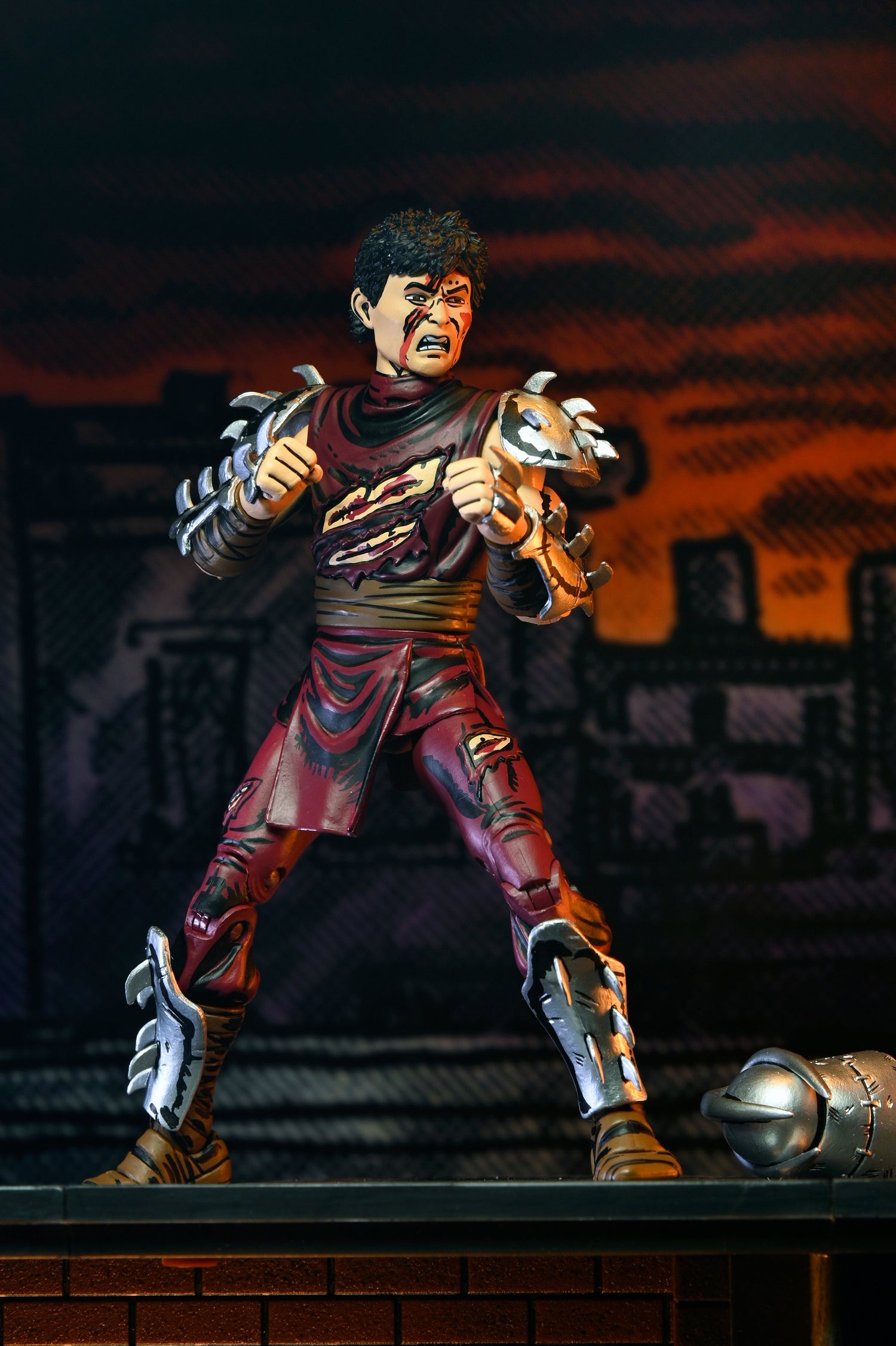 Teenage Mutant Ninja Turtles (Mirage Comics) - Battle-Damaged Shredder 7&quot; Scale Action Figure (Classic Colors) - NECA
