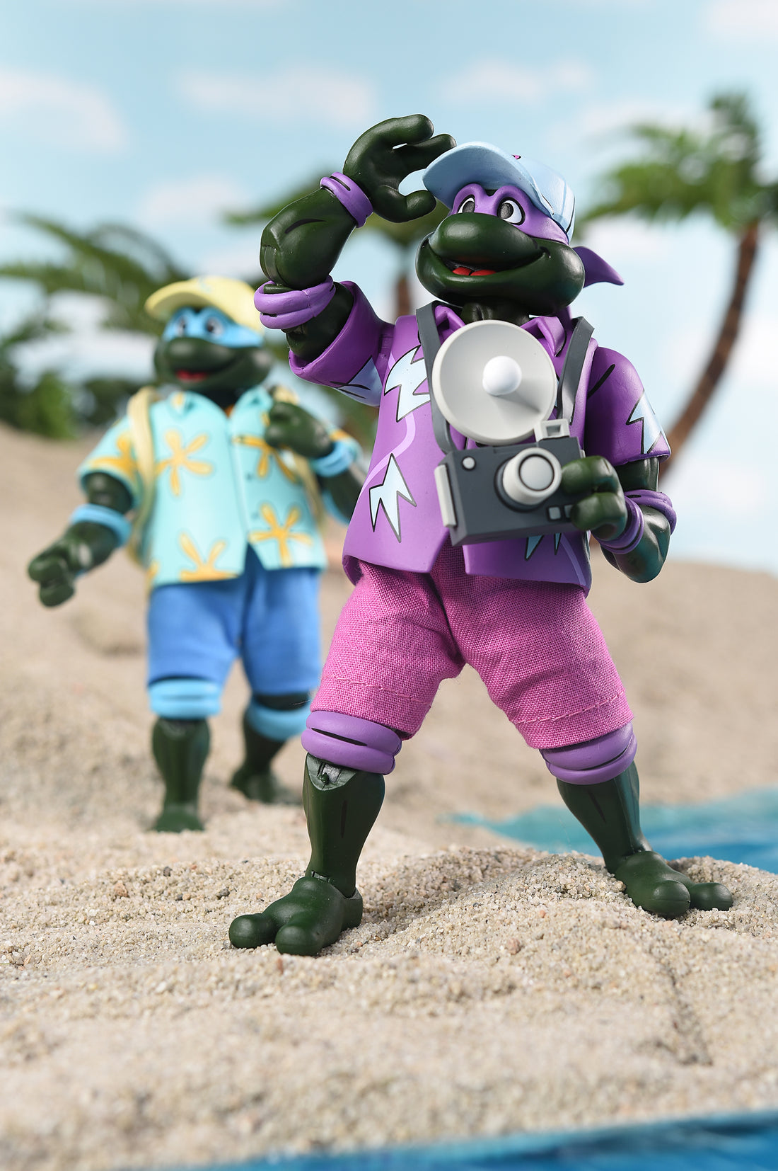 Teenage Mutant Ninja Turtles (1987 Cartoon) - Vacation Leonardo and Donatello 7" Scale Action Figure (2-Pack)