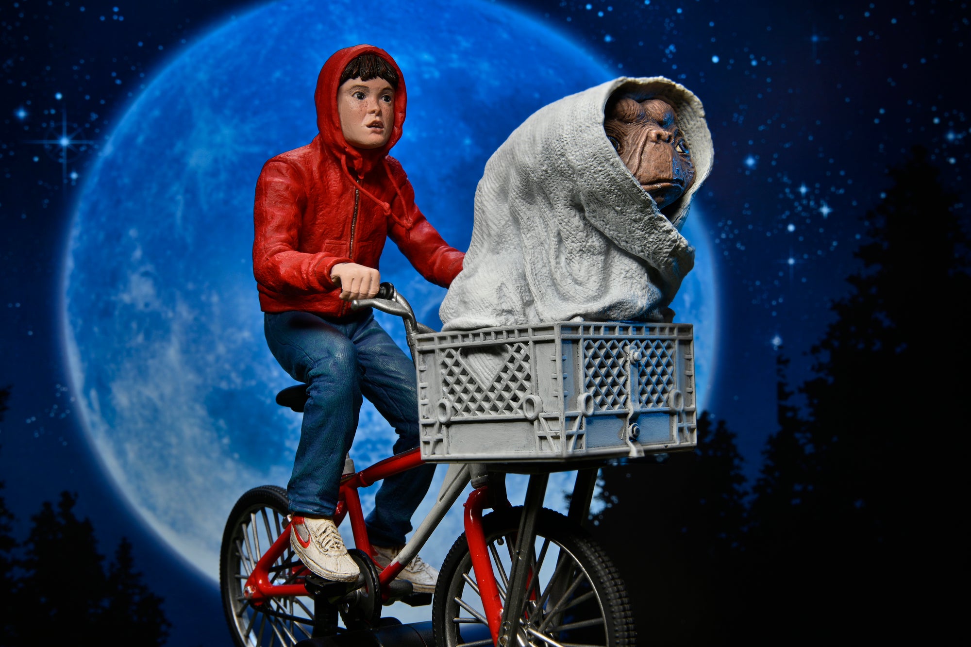 E.T. The Extra-Terrestrial - Elliott & E.T. on Bicycle (40th Anniversa ...