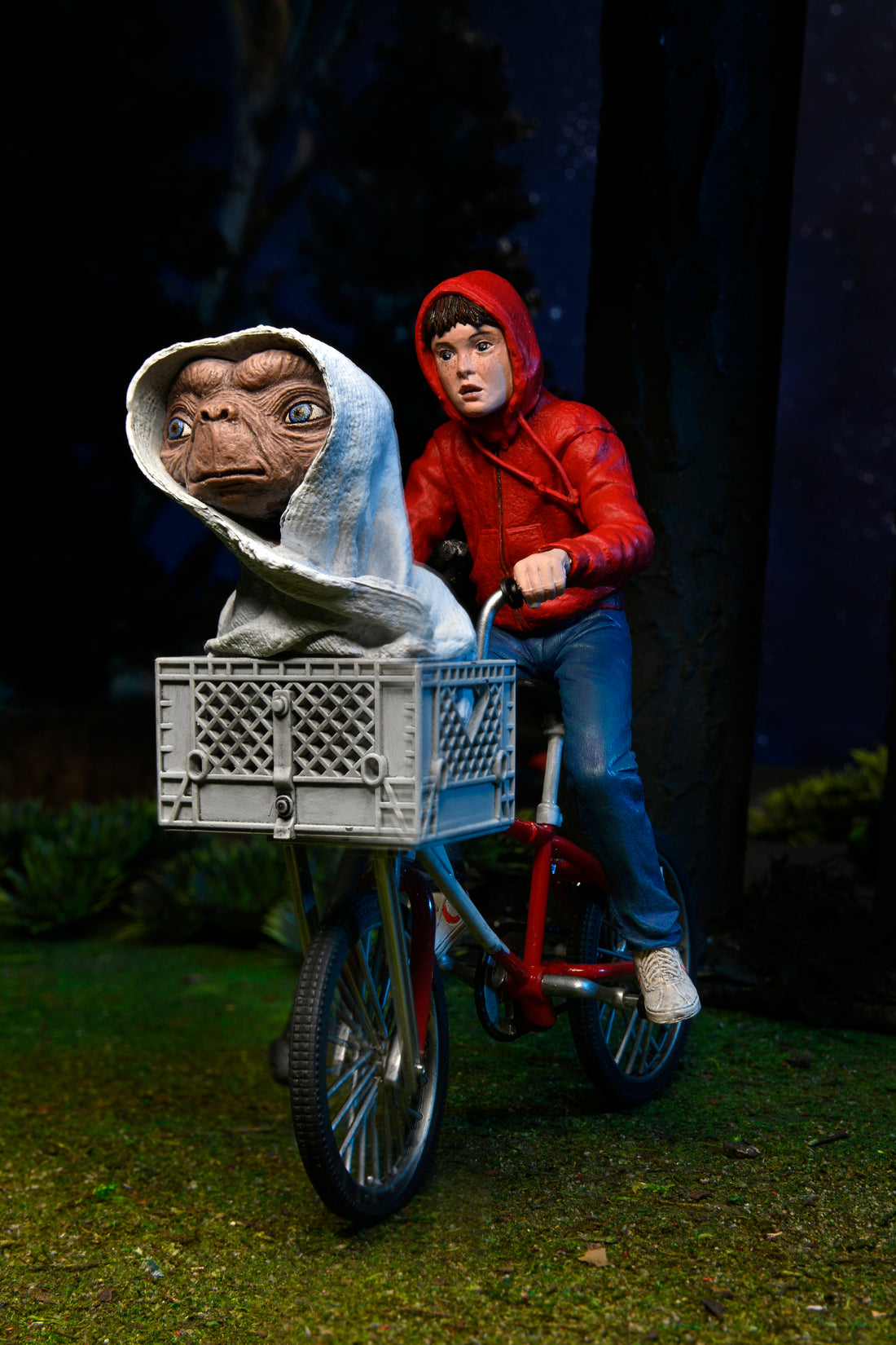 E.T. The Extra-Terrestrial - Elliott &amp; E.T. on Bicycle (40th Anniversary) 7&quot; Scale Action Figure - NECA