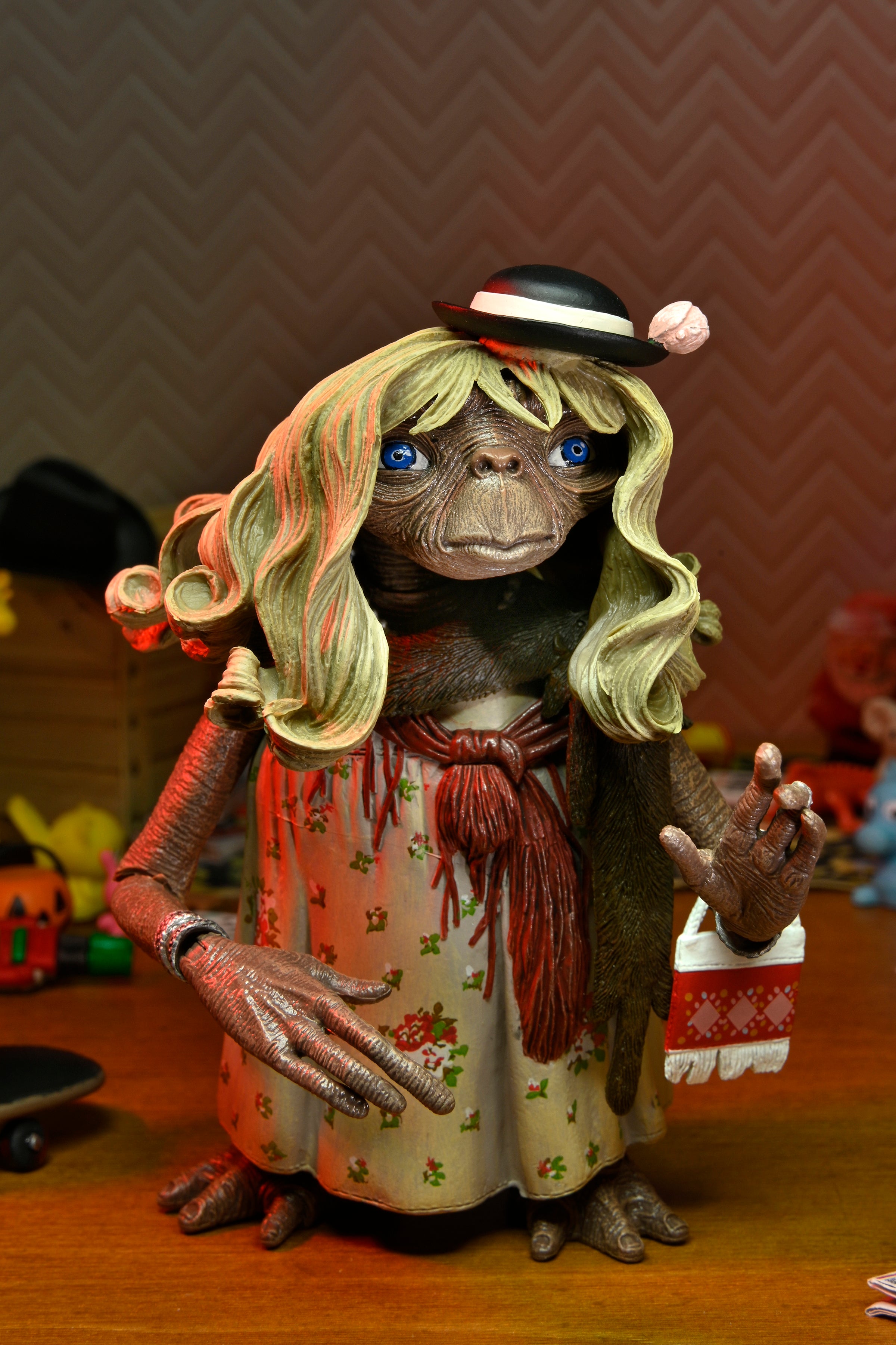 E.T. 40th Anniversary - 7&quot; Scale Action Figure - Ultimate Dress Up E.T.