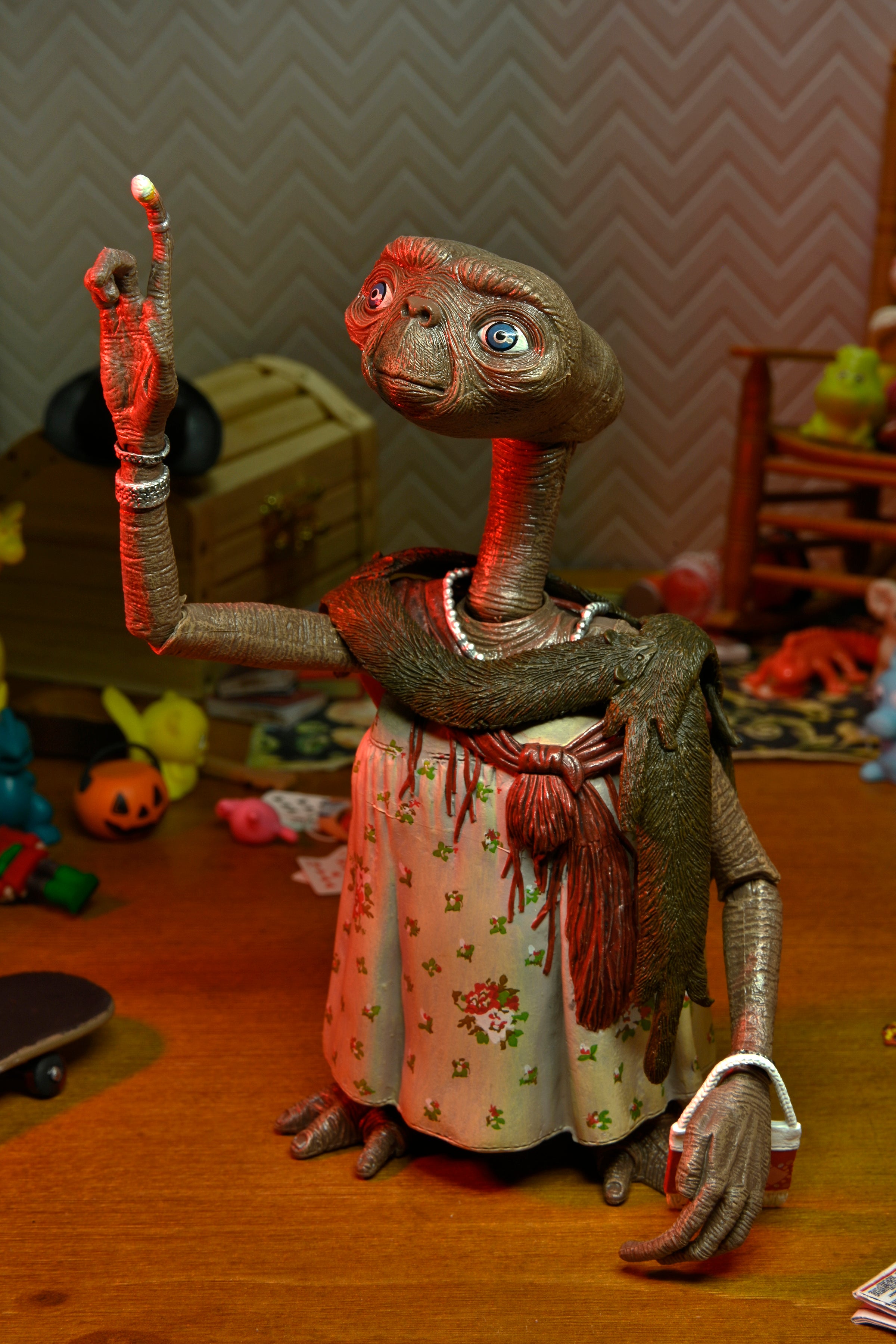 E.T. 40th Anniversary - 7&quot; Scale Action Figure - Ultimate Dress Up E.T.