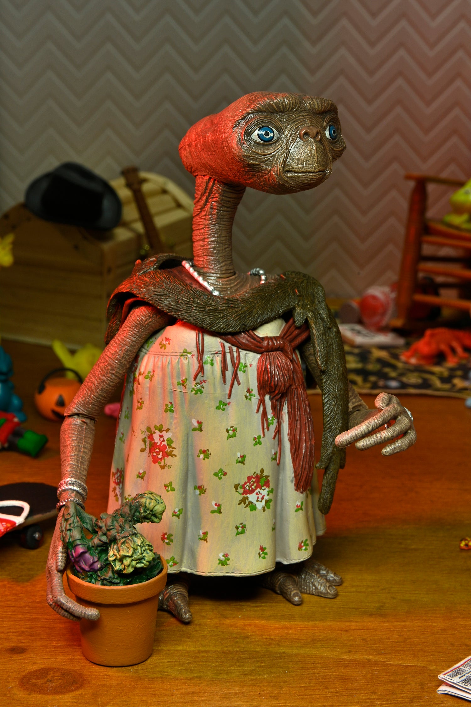 E.T. 40th Anniversary - 7&quot; Scale Action Figure - Ultimate Dress Up E.T.