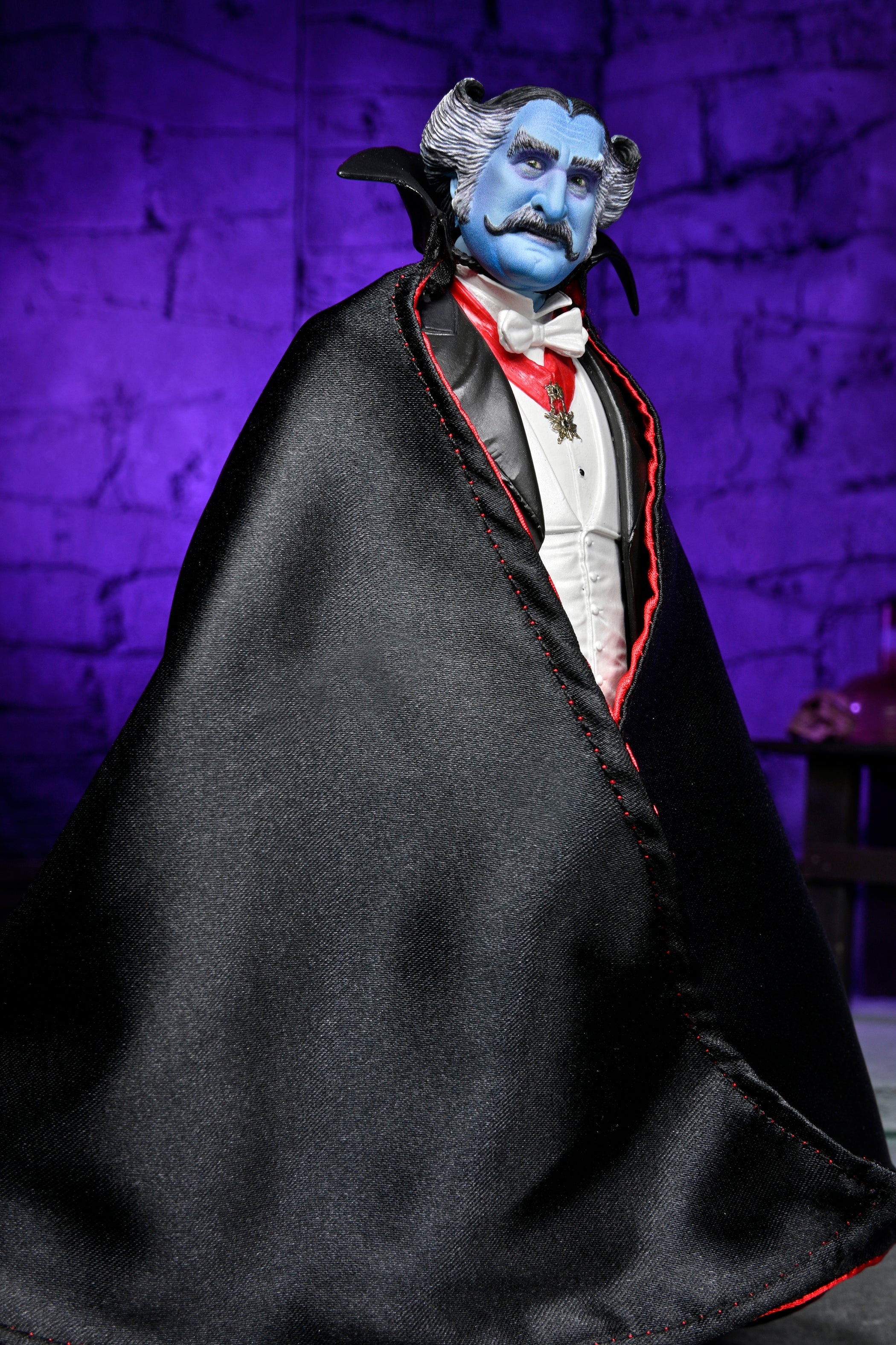 The Munsters (2022) - Ultimate The Count 7&quot; Scale Action Figure - NECA