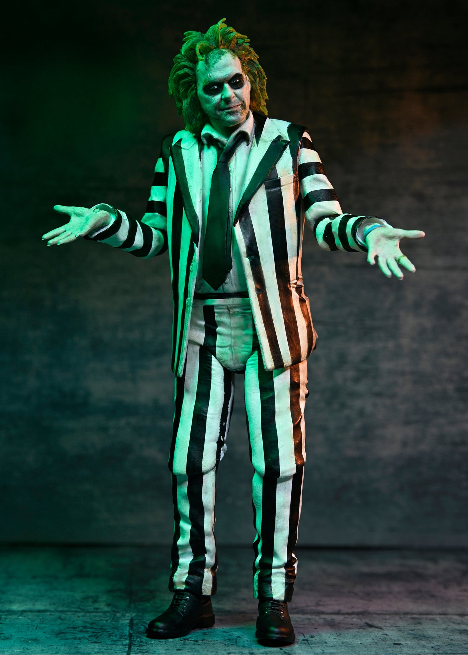 Beetlejuice Beetlejuice - Ultimate Striped Suit Beetlejuice 7&quot; Scale Action Figure - NECA