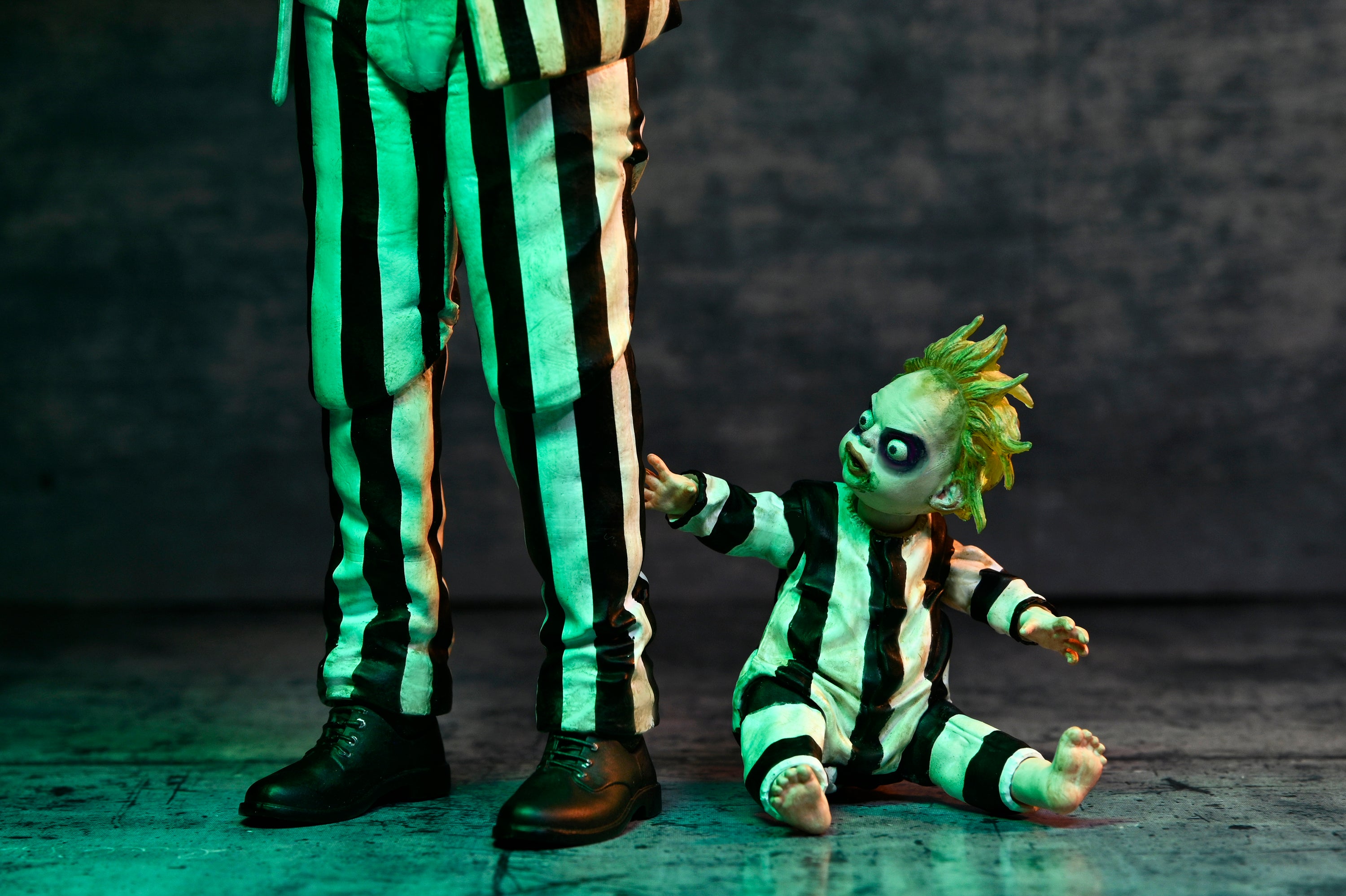 Beetlejuice Beetlejuice - Ultimate Striped Suit Beetlejuice 7" Scale Action Figure - NECA