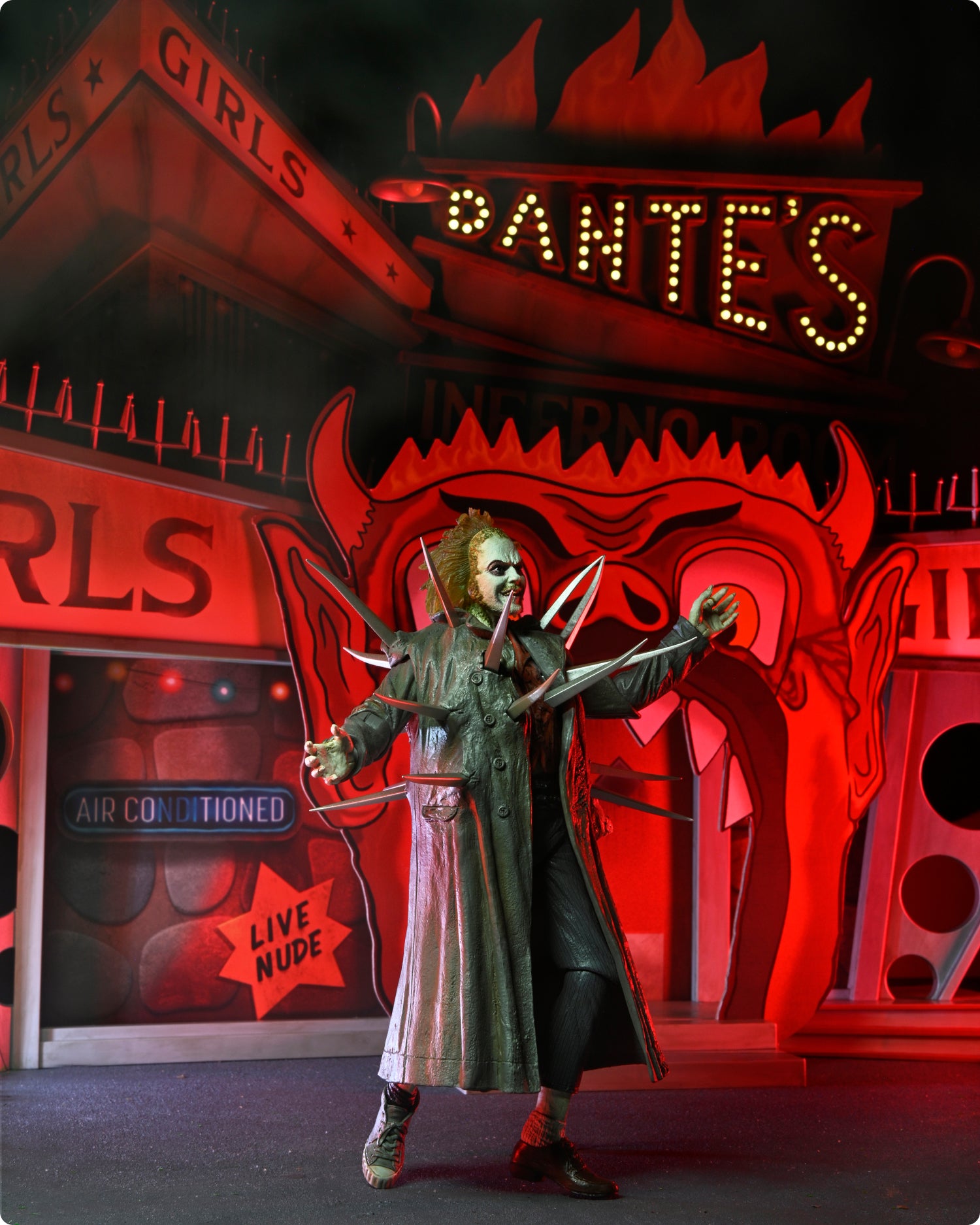 Beetlejuice (1988) - Ultimate Trench Coat with Spikes Beetlejuice 7" Scale Action Figure and Dante’s Inferno Room Deluxe Set - NECA