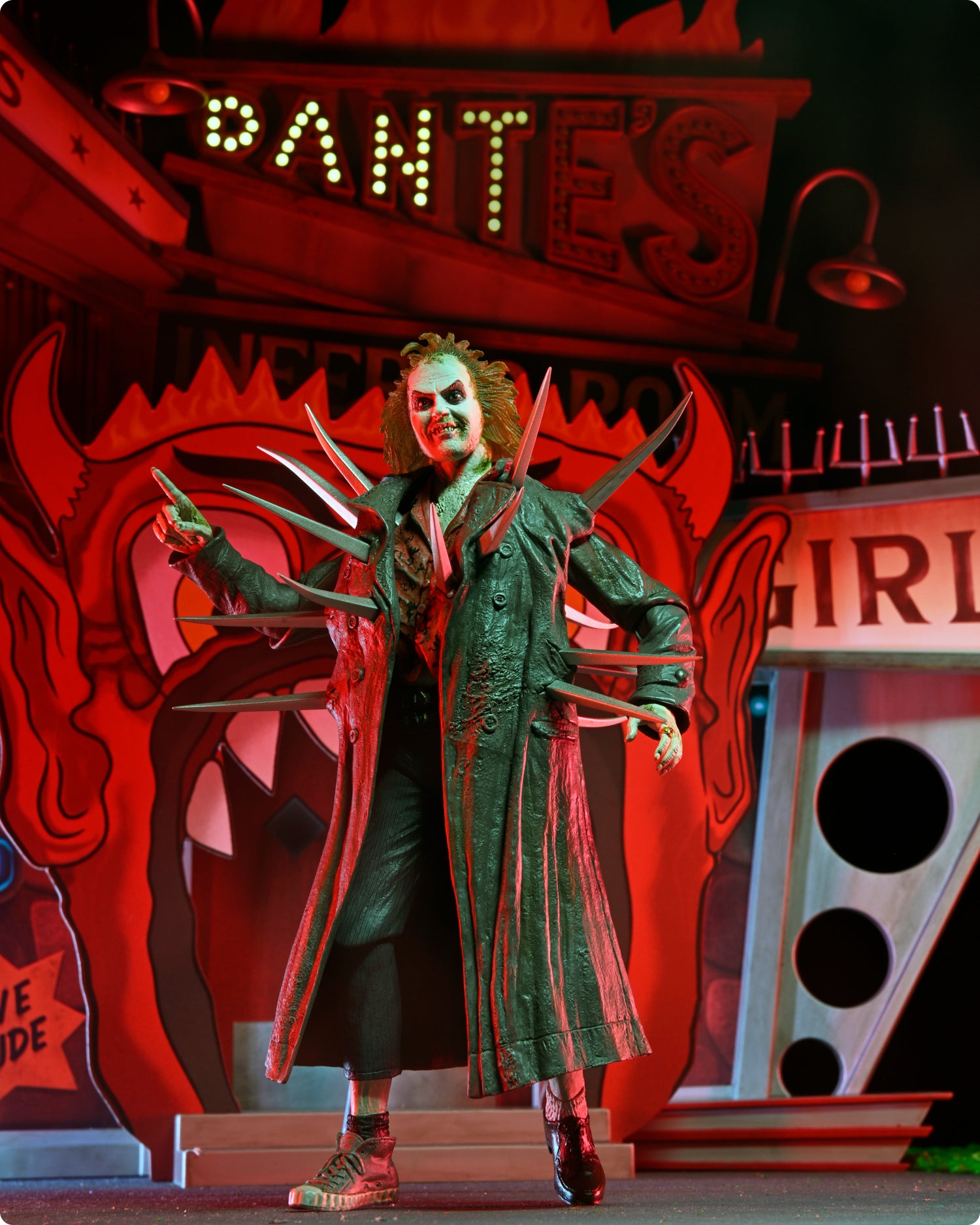 Beetlejuice (1988) - Ultimate Trench Coat with Spikes Beetlejuice 7" Scale Action Figure and Dante’s Inferno Room Deluxe Set - NECA