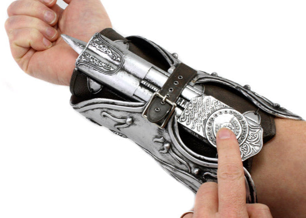 Assassin's Creed 2 - The Hidden Blade of Ezio Auditore Role-Play Gauntlet Replica - NECA