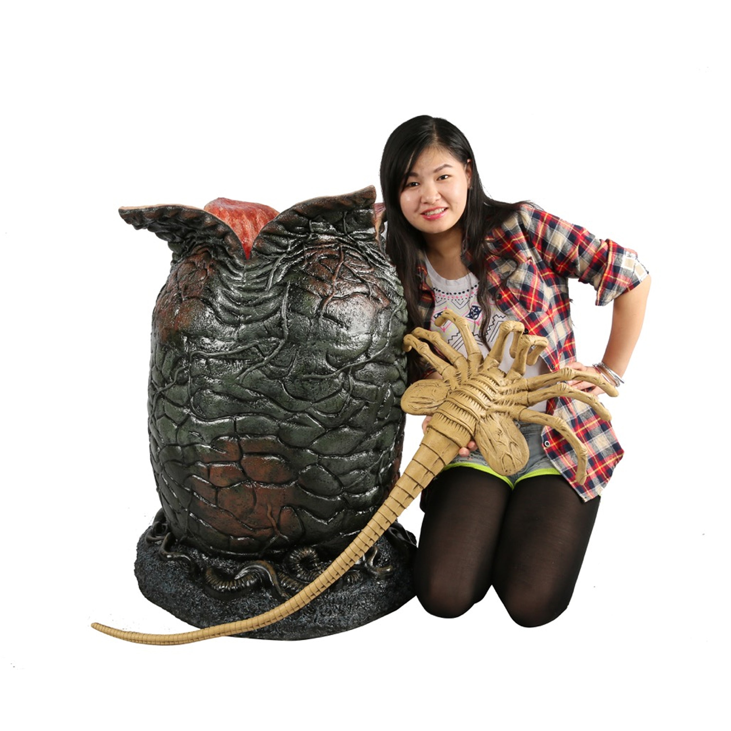 Aliens - Xenomorph Egg Life-Size Replica with LED Lights and Facehugger - NECA
