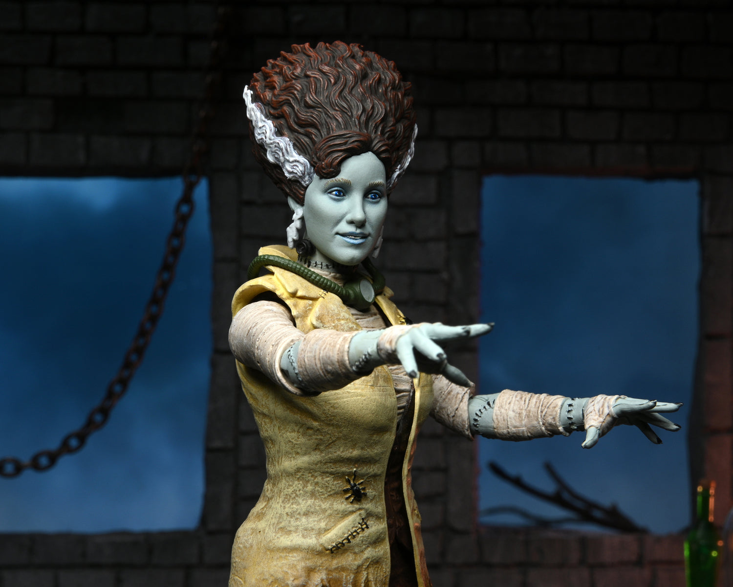 Universal Monsters x Teenage Mutant Ninja Turtles - April as The Bride of Frankenstein 7” Scale Action Figure - NECA