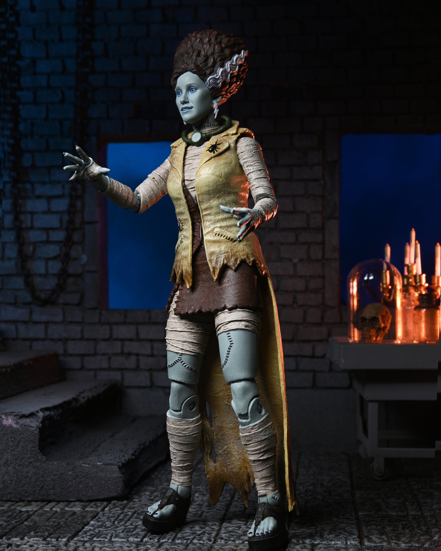 Universal Monsters x Teenage Mutant Ninja Turtles - April as The Bride of Frankenstein 7” Scale Action Figure - NECA