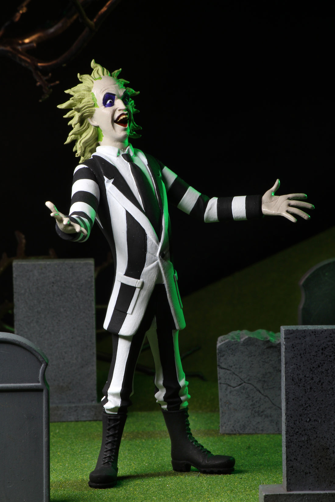 Beetlejuice (1988) - Toony Terrors Beetlejuice 6” Scale Action Figure - NECA