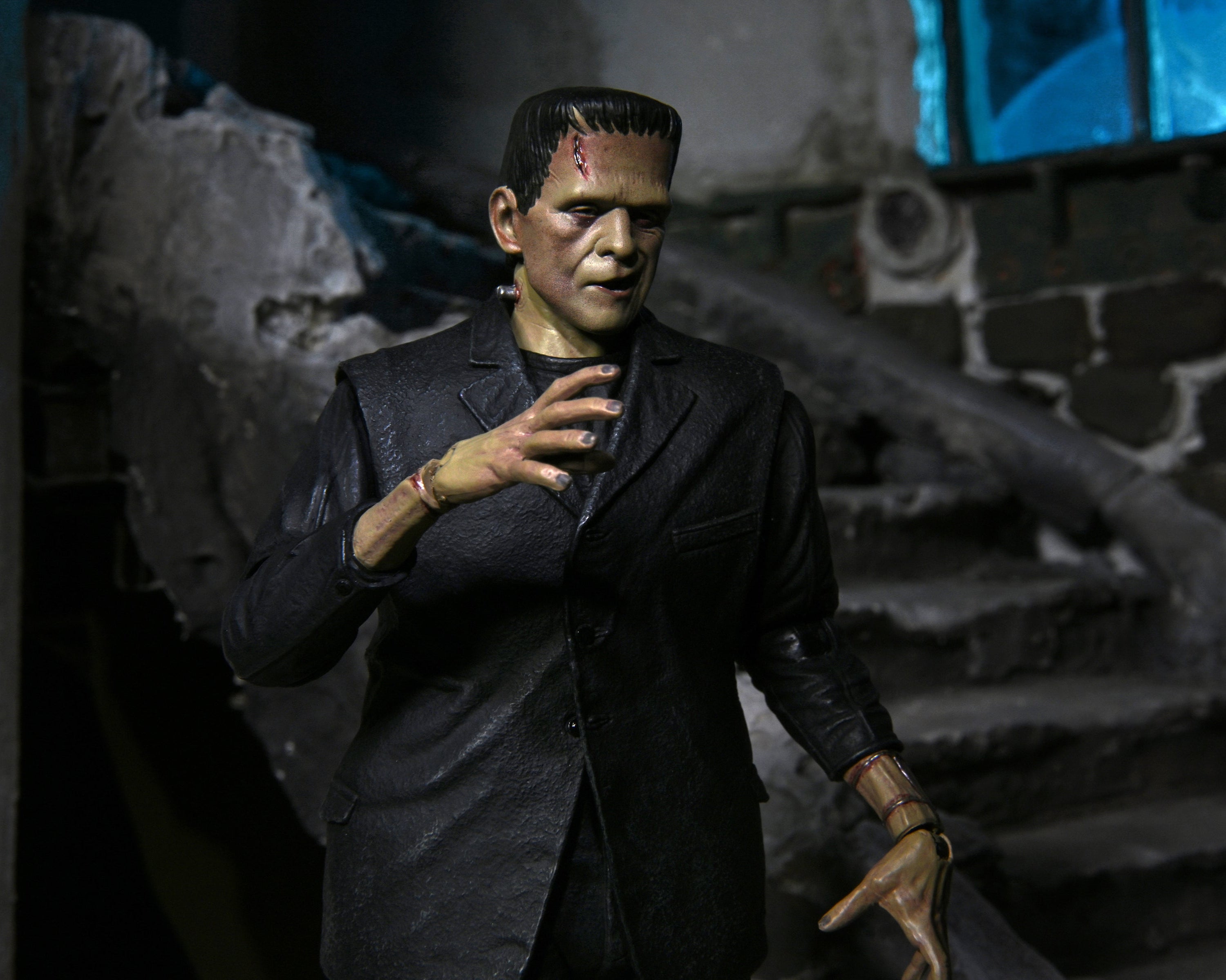 Universal Monsters - Ultimate Frankenstein's Monster 7” Scale Action Figure (Color) - NECA