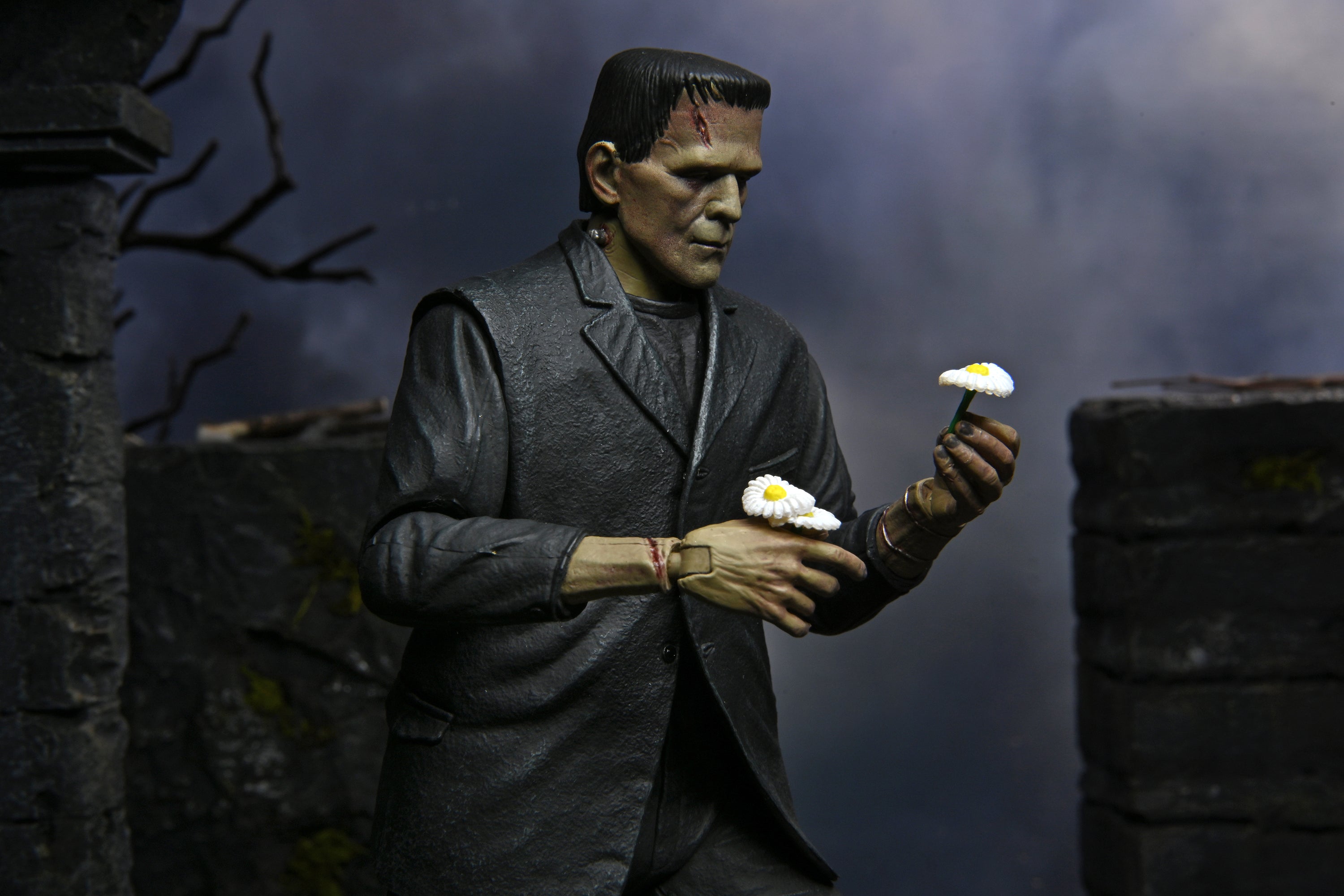 Universal Monsters - Ultimate Frankenstein's Monster 7” Scale Action Figure (Color) - NECA