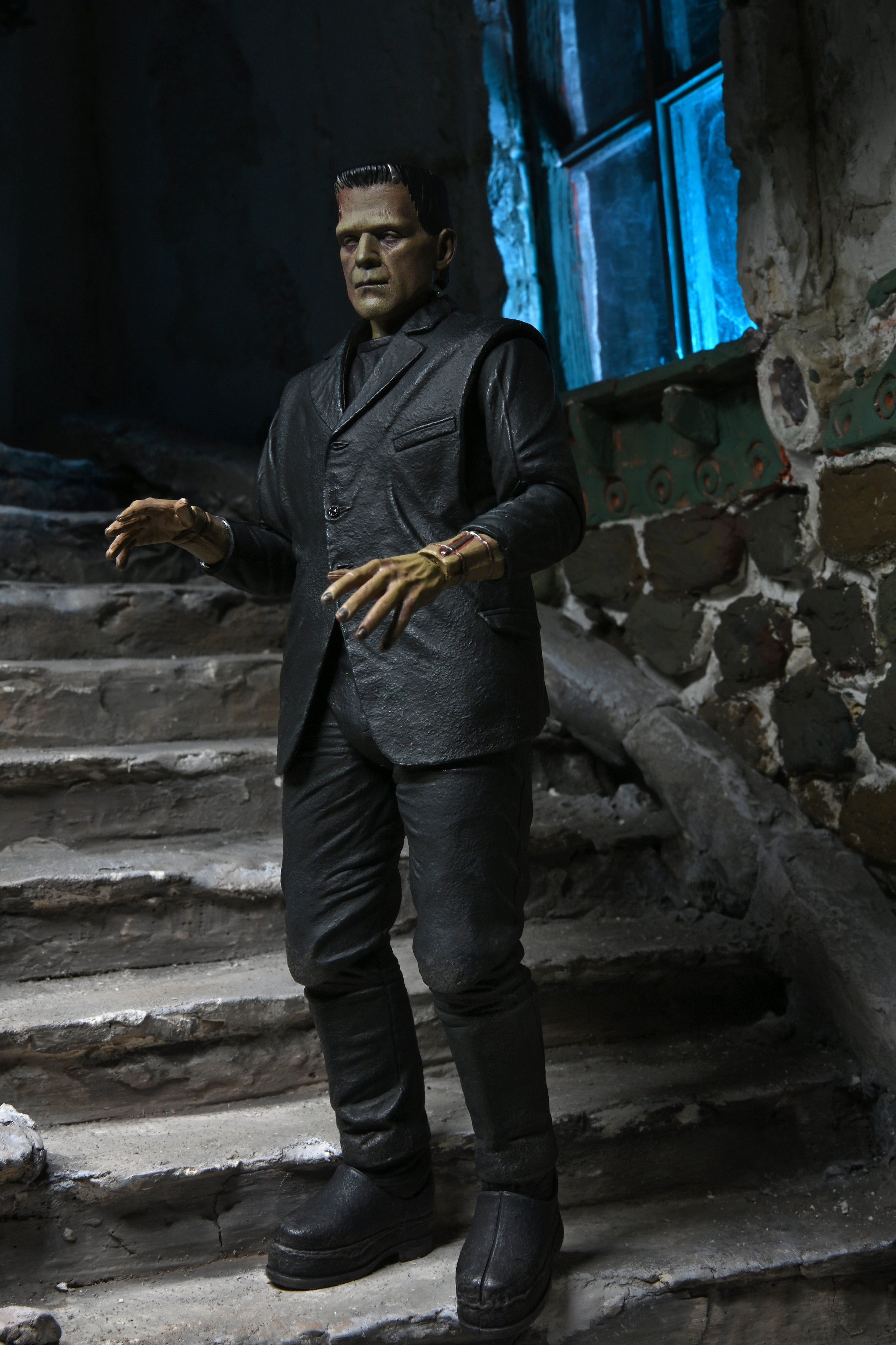 Universal Monsters - Ultimate Frankenstein's Monster 7” Scale Action Figure (Color) - NECA