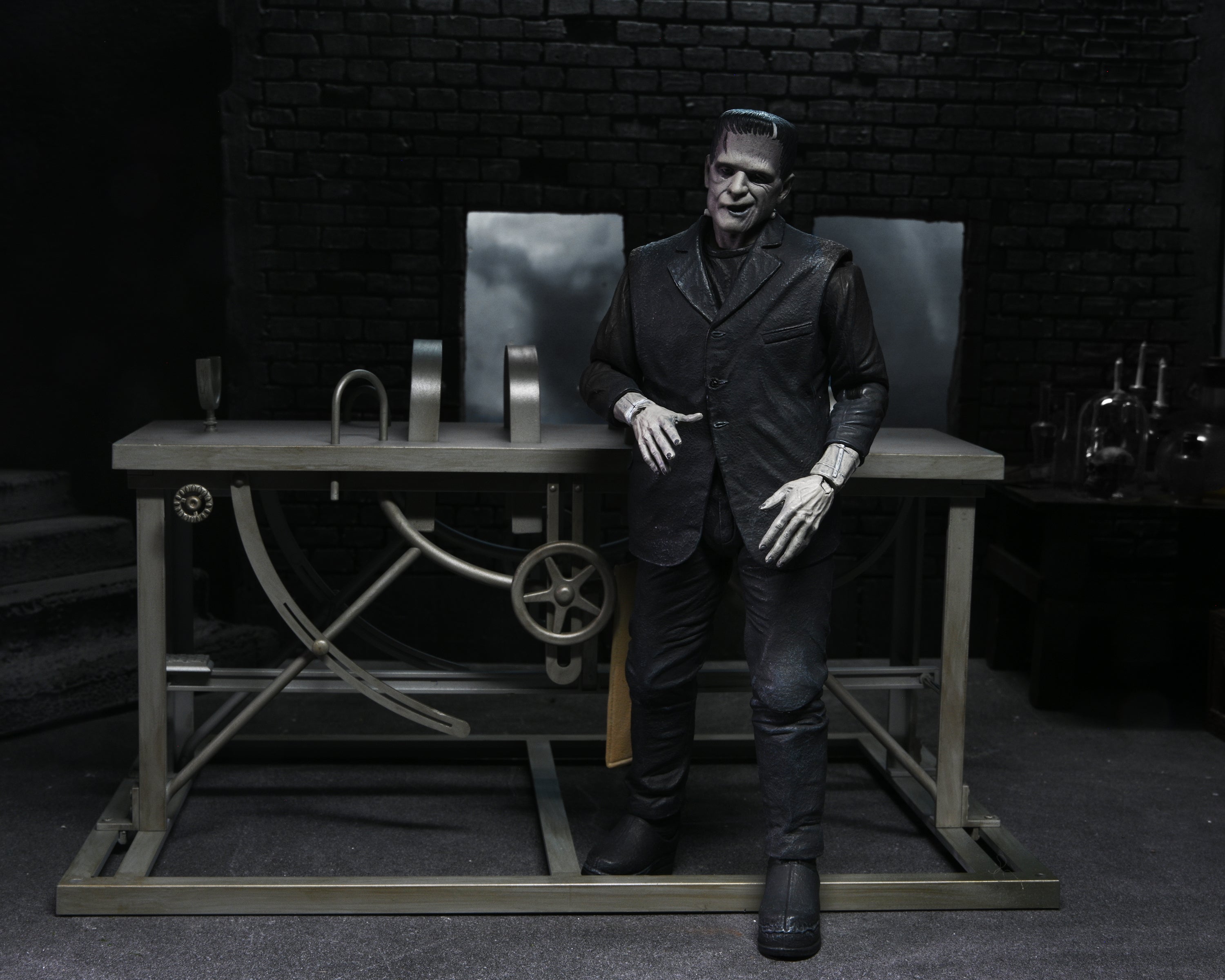 Universal Monsters - Frankenstein Accessory Set - NECA