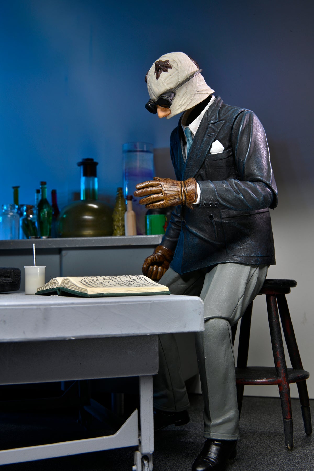 Universal Monsters - Ultimate Invisible Man 7