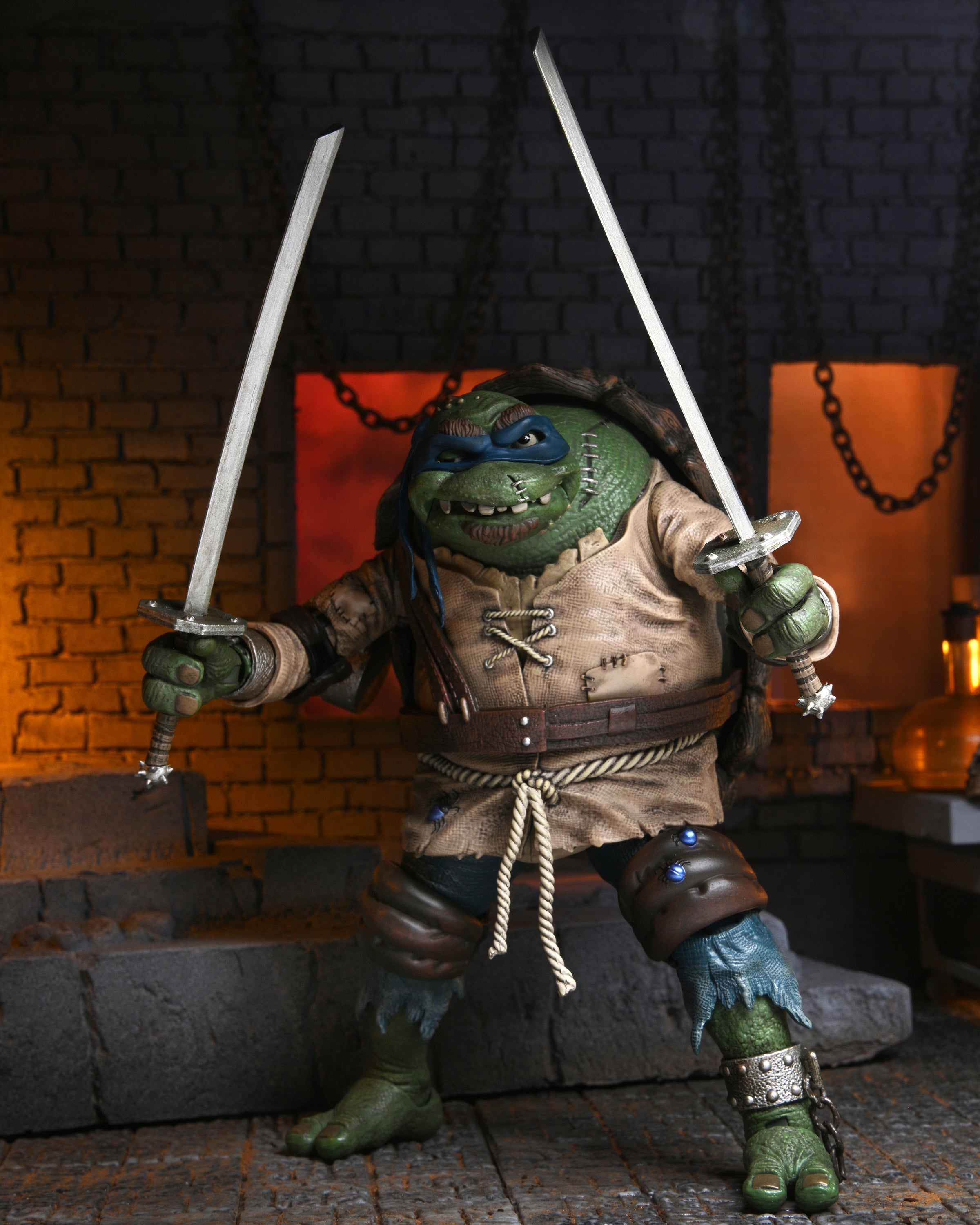 Universal Monsters/Teenage Mutant Ninja Turtles - 7” Scale Action Figure - Leonardo as The Hunchback