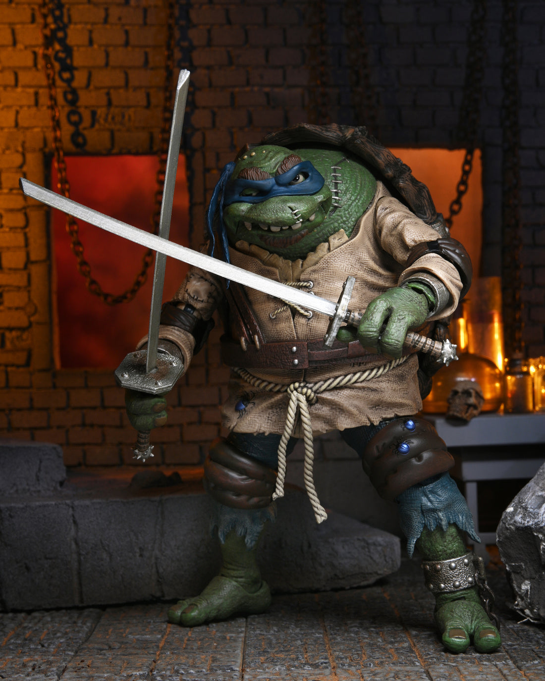 Universal Monsters/Teenage Mutant Ninja Turtles - 7” Scale Action Figure - Leonardo as The Hunchback - NECA