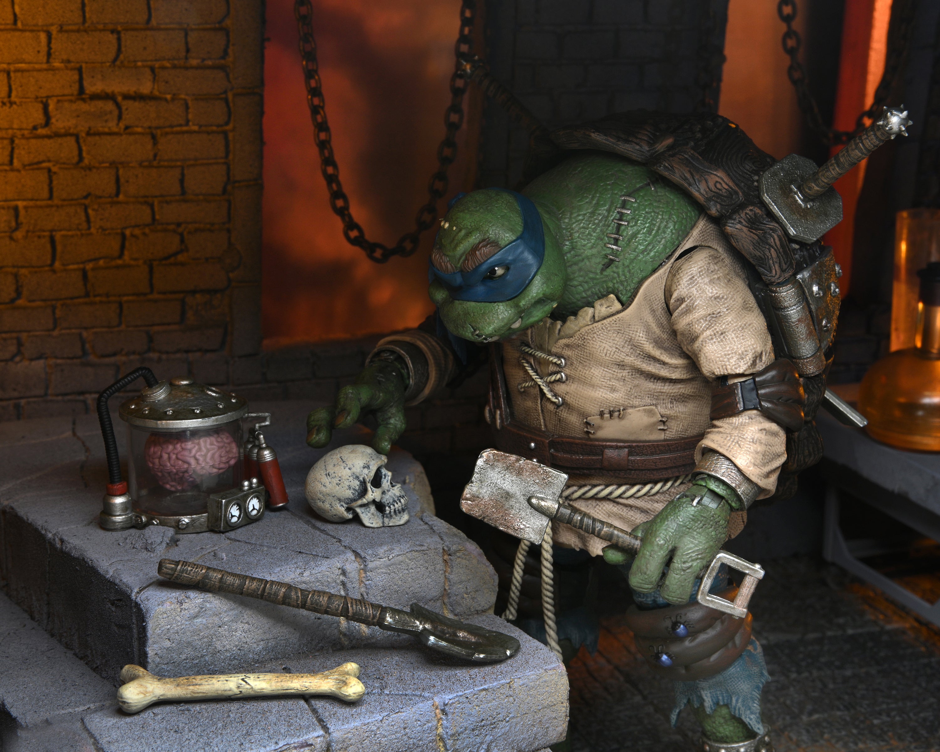 Universal Monsters/Teenage Mutant Ninja Turtles - 7” Scale Action Figure - Leonardo as The Hunchback