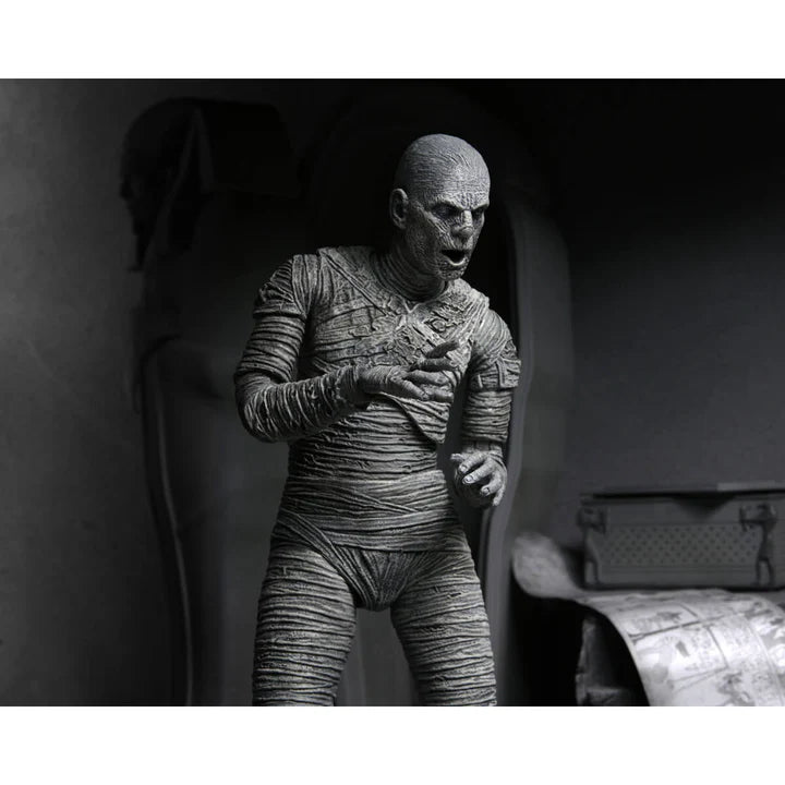Universal Monsters - Ultimate Mummy Black &amp; White 7” Scale Action Figure