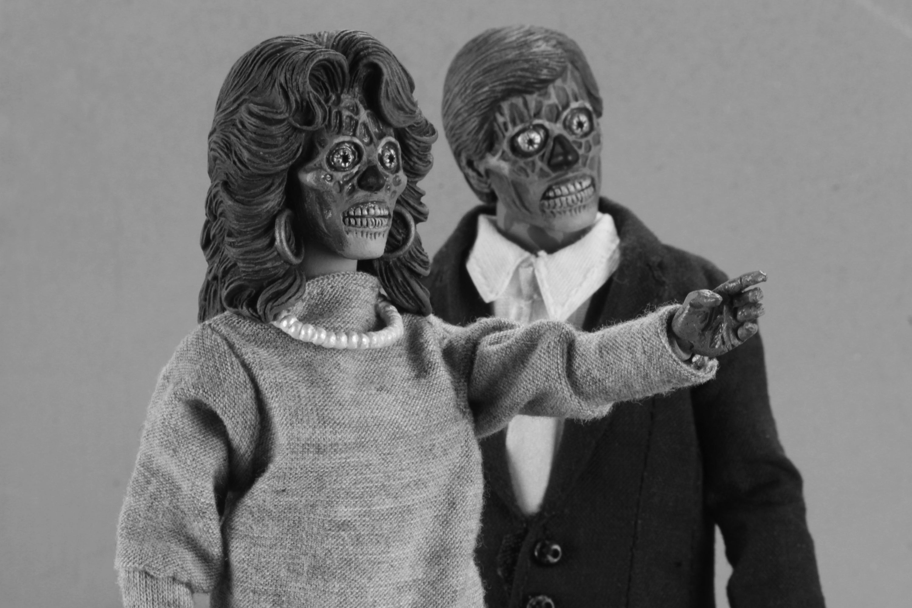 They Live - 8" Clothed Action Figures (Alien 2-Pack)