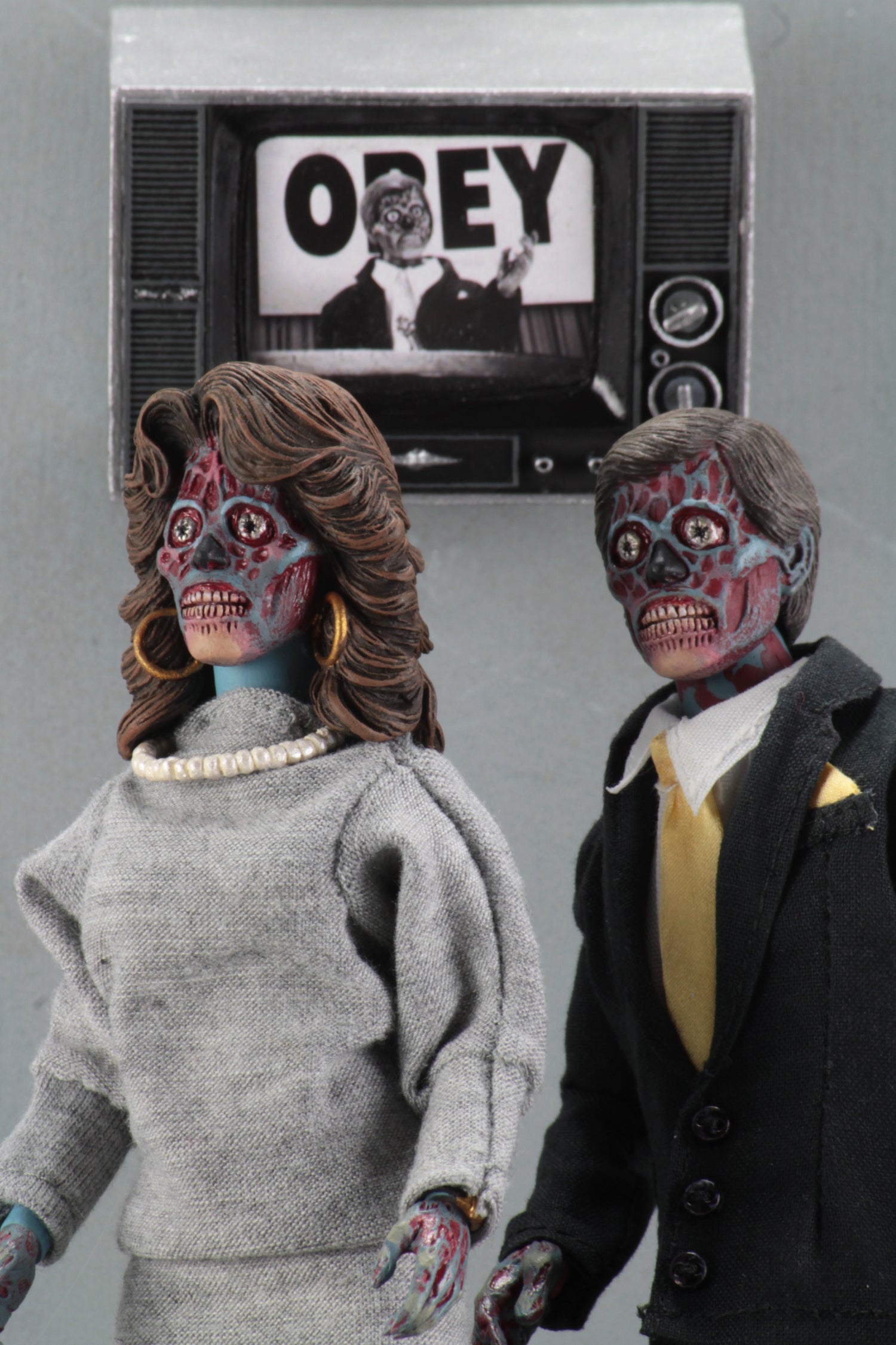 They Live - 8&quot; Clothed Action Figures (Alien 2-Pack)